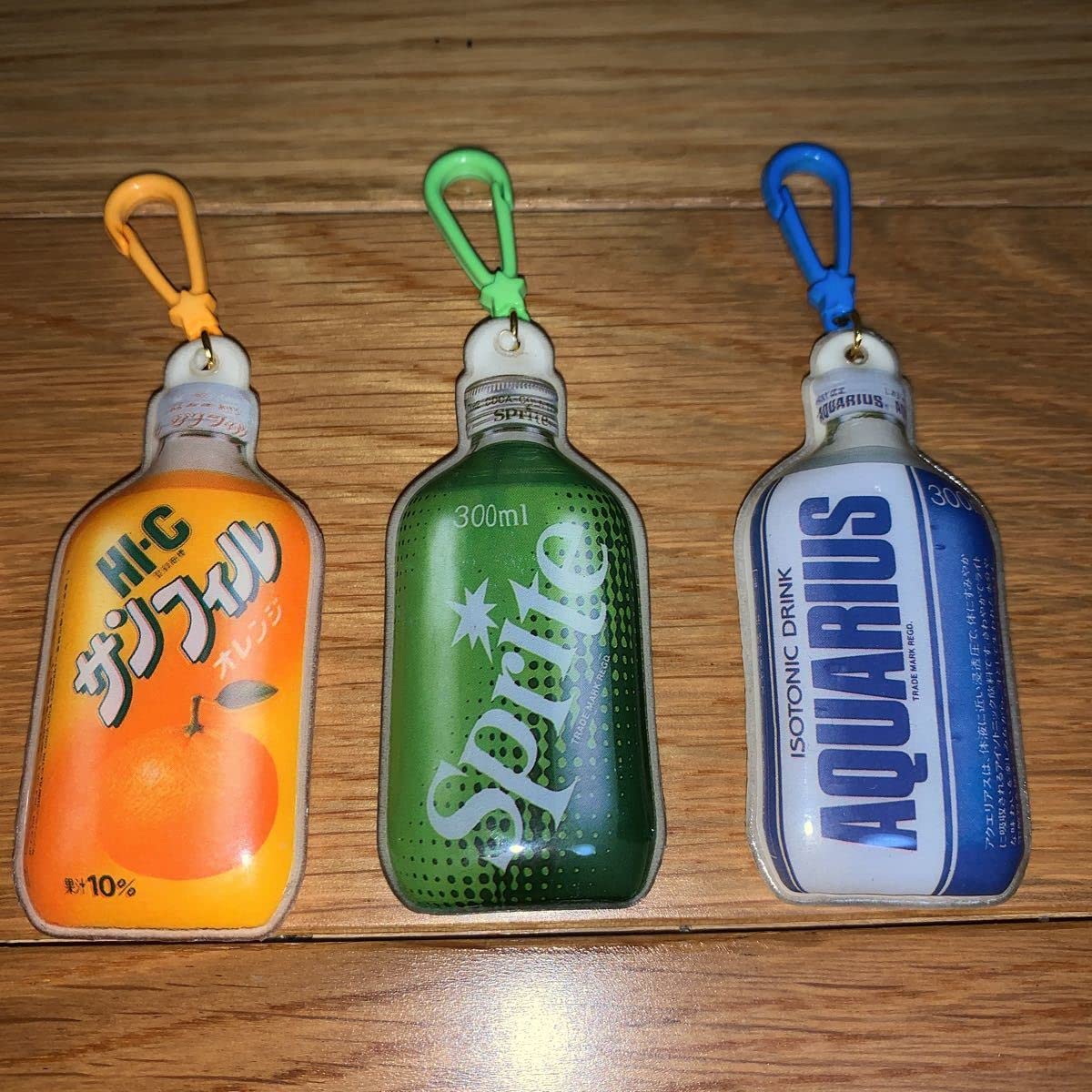 スプライト　ファンタ　コーラ　レトロキーホルダー コーラ、ファンタ、スプライトのミニボトルキーホルダー の展示