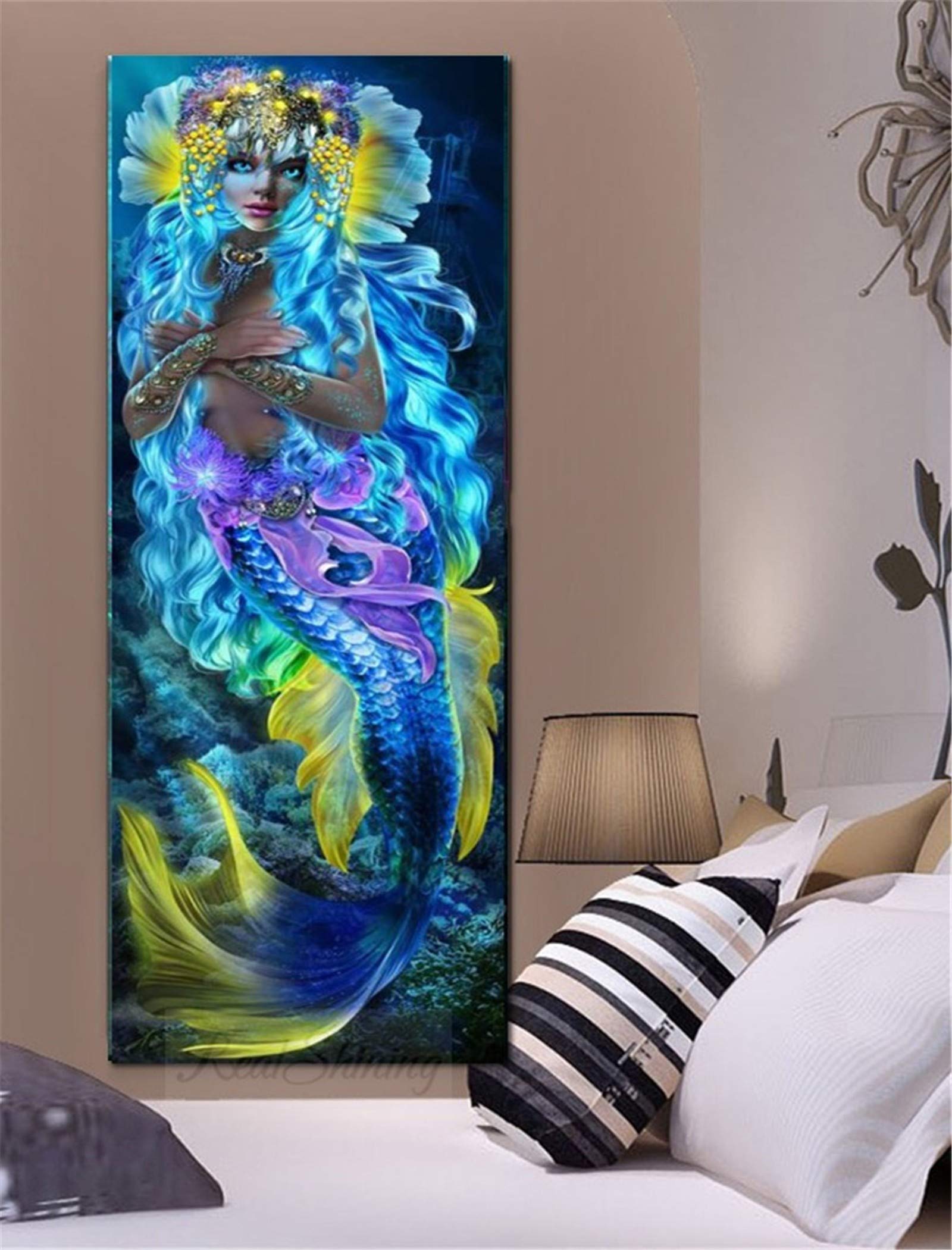 Diamond painting sirène dorée pour sublimer la décoration murale de votre salon chaleureux