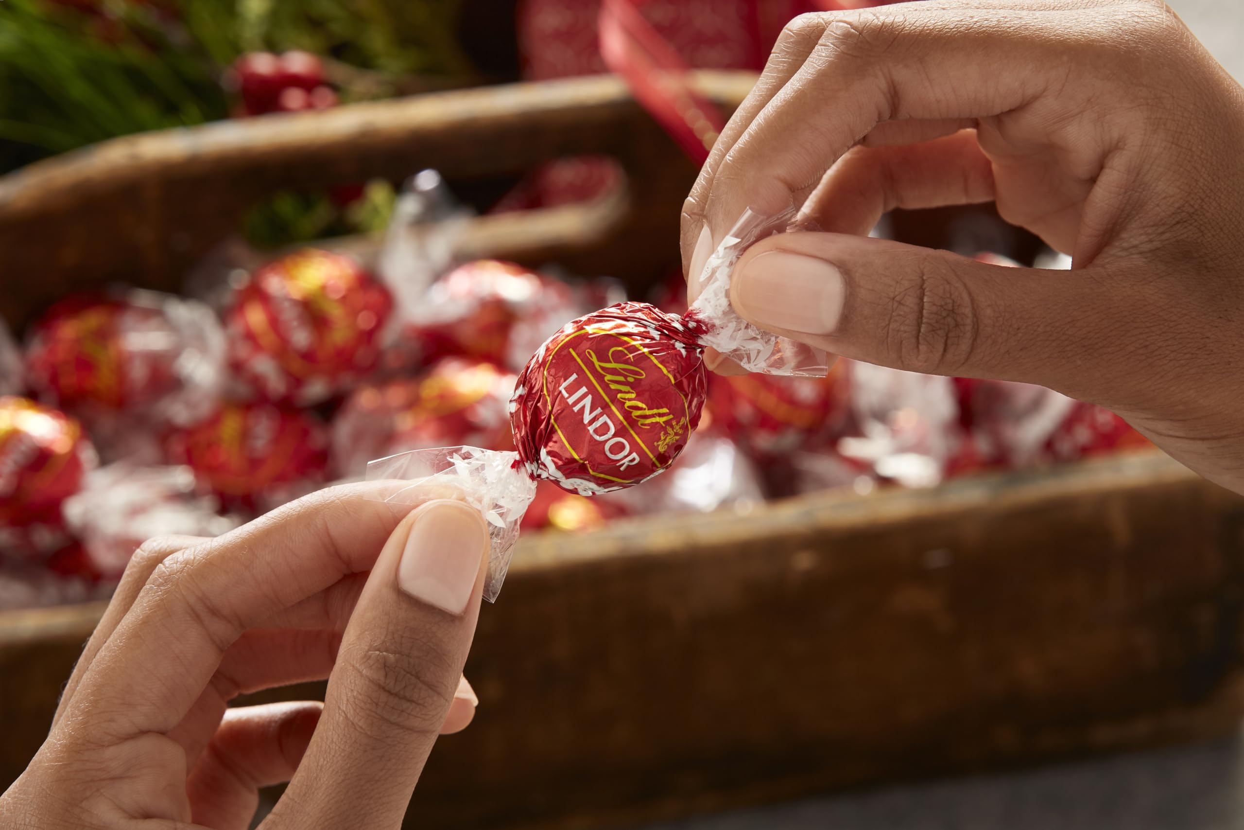 Lindt LINDOR CORNET bombones chocolate con leche 337 g 26 bombones