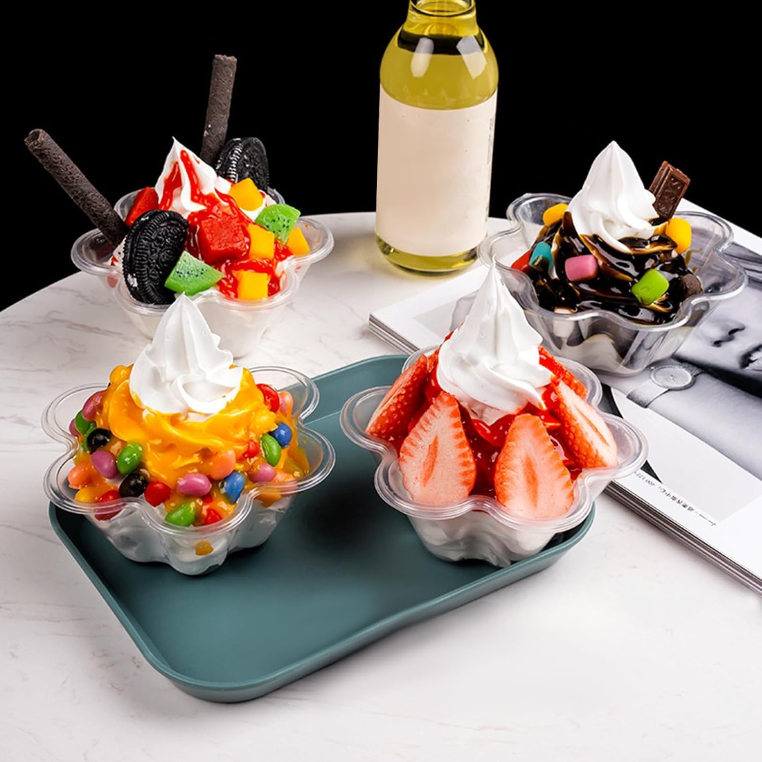 LATERN 60 Pièces Coupes à Dessert en Plastique avec Cuillères, 240ml Tasses à Dessert en Forme de Fleur Gobelets Transparentes pour Apéritifs Bols de Service Réutilisables pour Pudding Mousse Fête