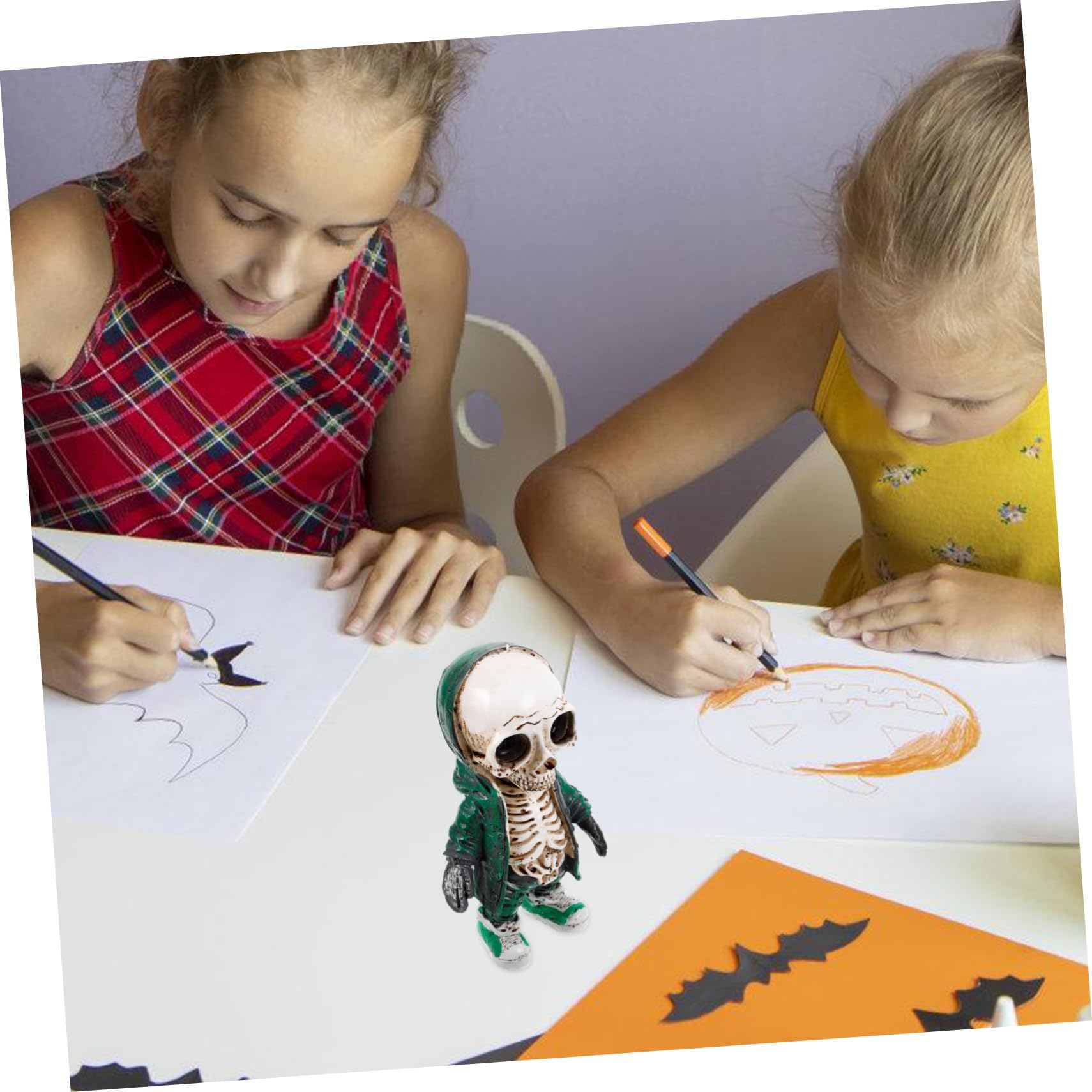 4-częściowy zestaw dekoracji szkieletowych z żywicy syntetycznej do ogrodu i na taras, ozdoby szkieletowe do dekoracji na Halloween, statuetki z żywicy syntetycznej
