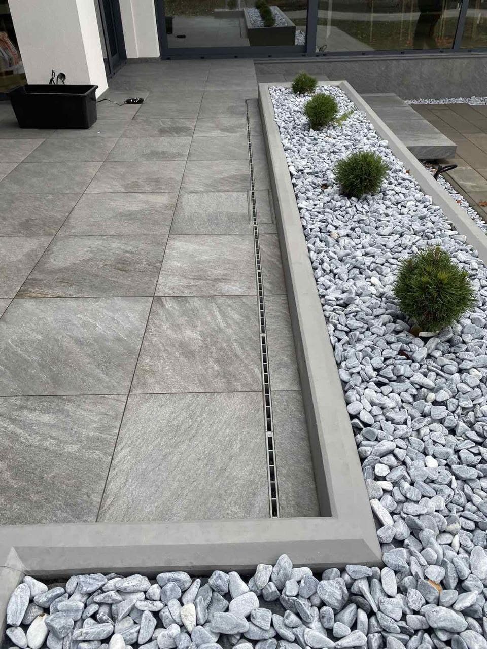 VODALAND - Canal de Drenaje con Rejilla Oculta Ranurada de plastico Color Gris - Pack de 5 Metros para terraza y Piscina, Aguas Pluviales y Desagüe | Solución Elegante y Funcional para Exteriores