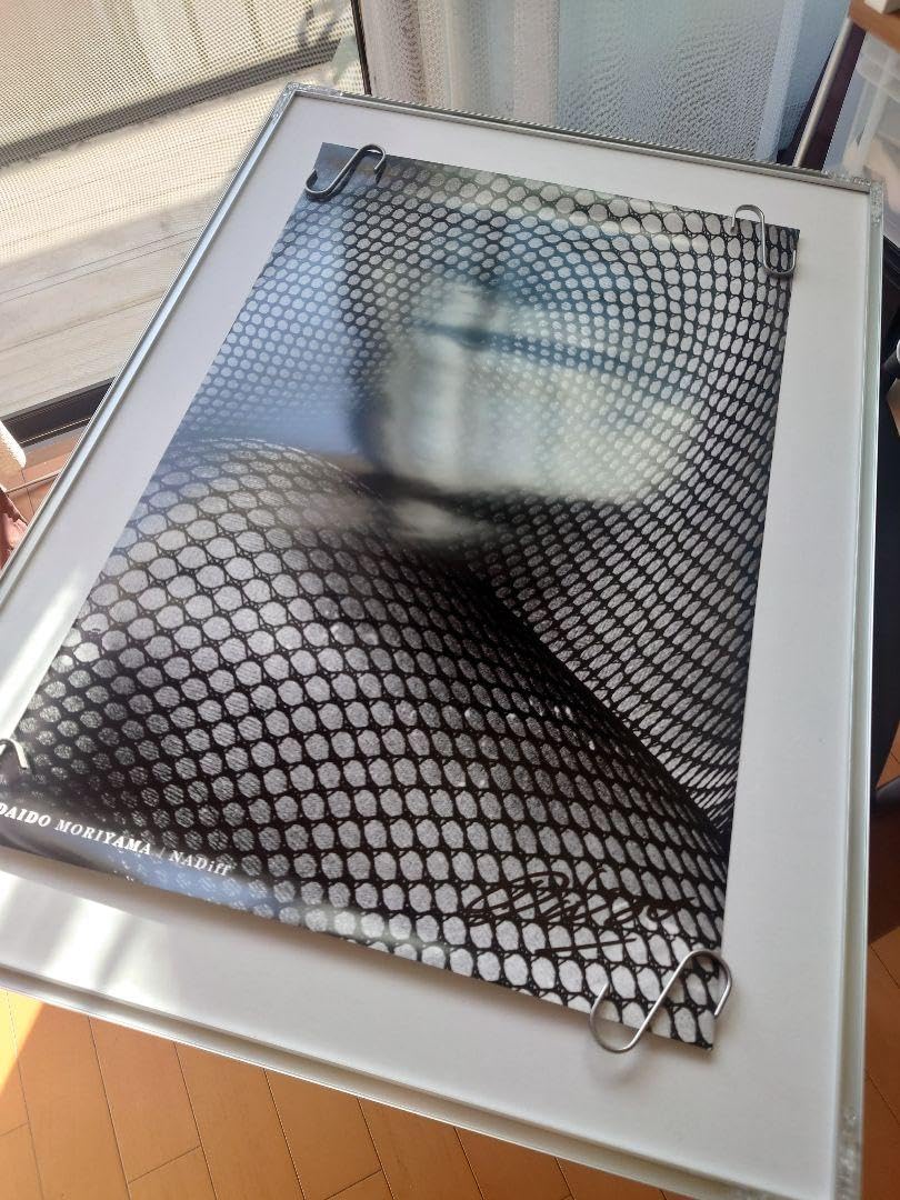 森山大道 タイツ サイン入りポスター nadiff a/p/a/r/t Amazon.co.jp: 森山大道 タイツ サイン入りポスター nadiff