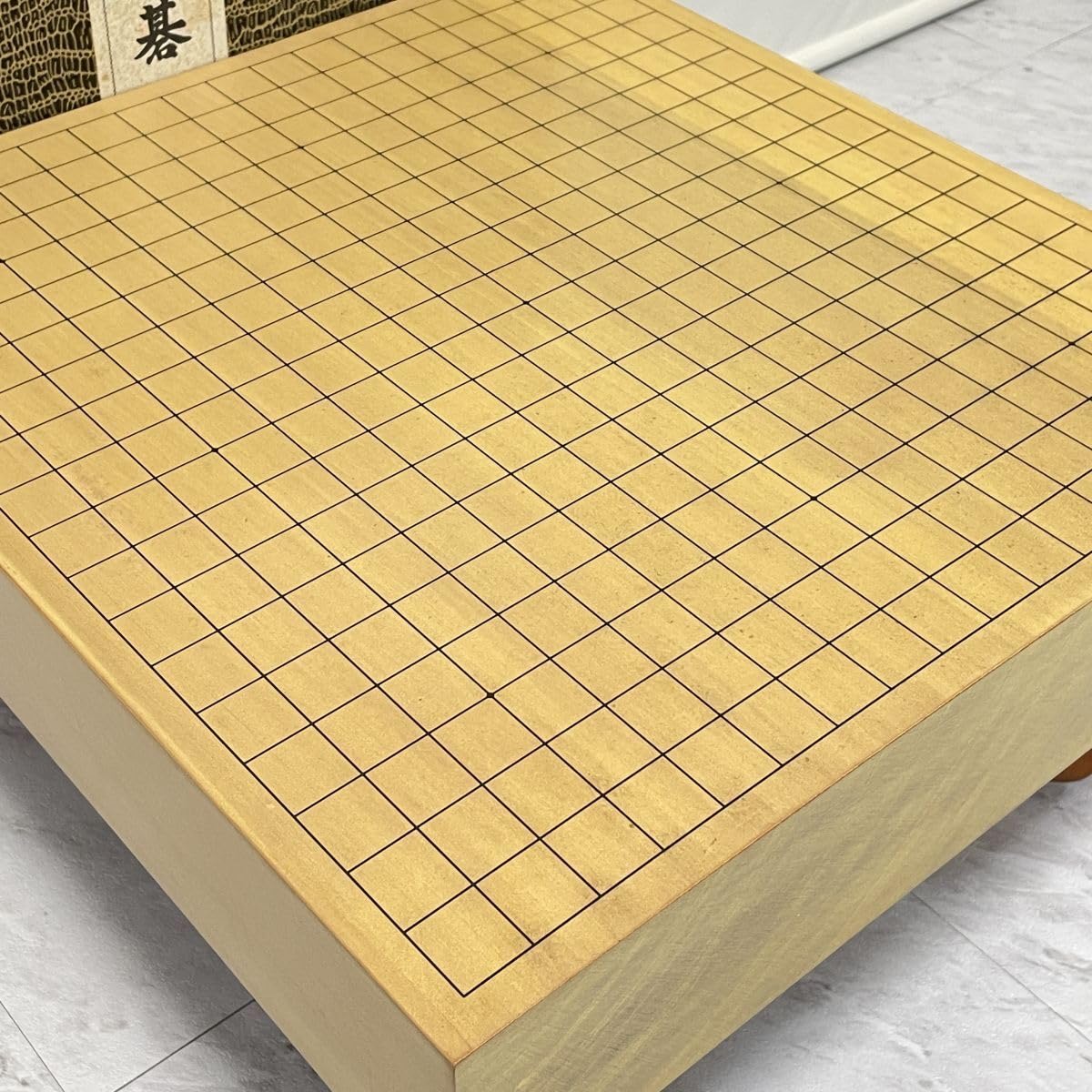 【木製】碁盤 脚あり へそ付き Y4 本榧足付碁盤 6寸3分（天柾） ga60029 | 前川榧碁盤店