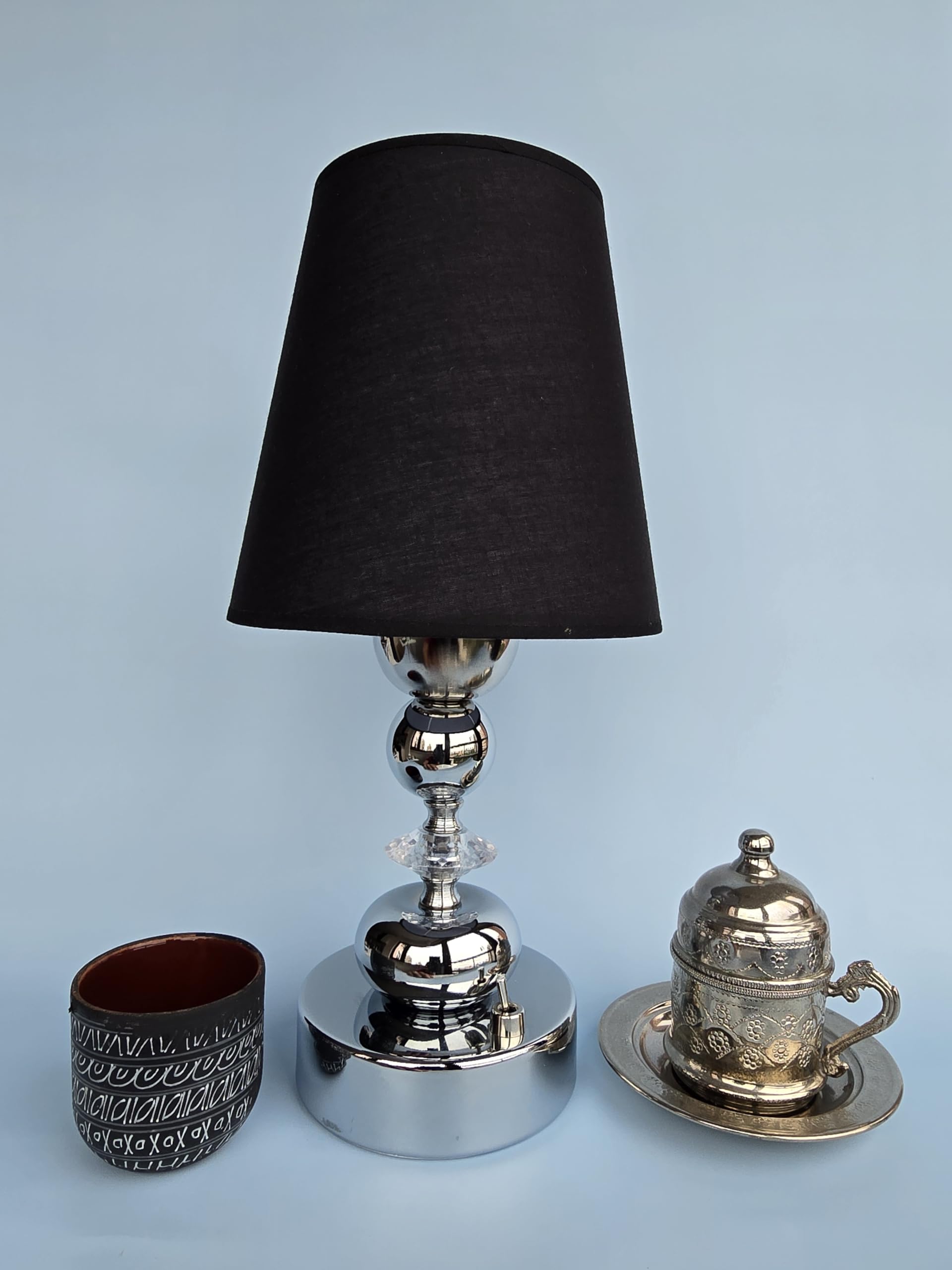 Fey Abajur, Kablosuz Pilli Masa Lambası -Dekoratif LED Abajur - Taşınabilir Gece Lambası, Piili gece lambası, Pilli masa lambasu, Kablosuz gece lambası, SİYAHŞAPKAKüre-Plst.Krst-Yuvarlak Krom Ayak