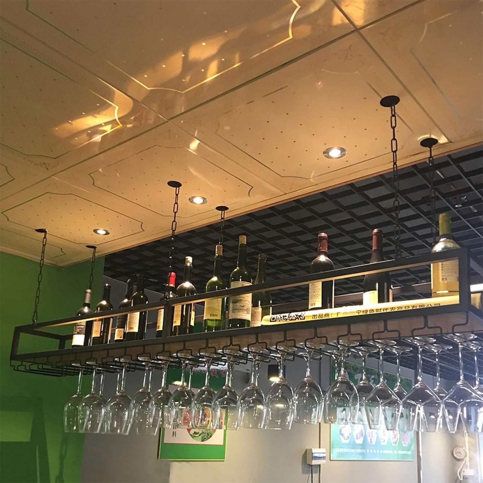 Casier à vin suspendu de plafond vintage pour ranger verres et bouteilles