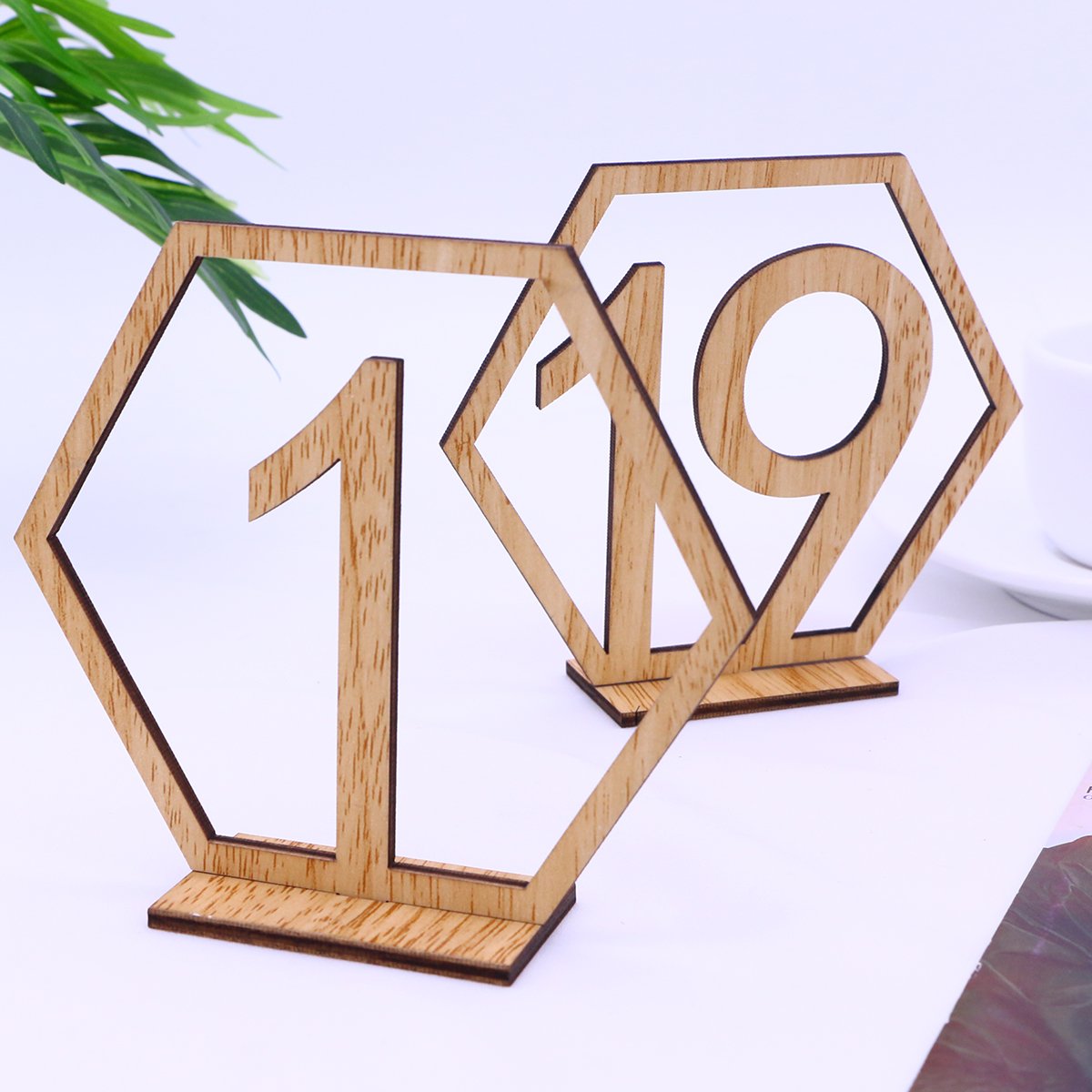 BESTOYARD Marque-Place Numéro de Table Hexagonale Bois 1-20, Déco Mariage Champêtre Réutilisable avec Socle, pour Banquet Anniversaire Baptême