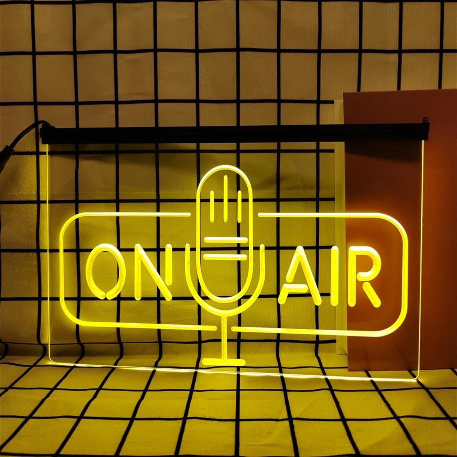On Air Neonowy szyld do dekoracji ścian – ściemniane neonowe światła LED z zasilaniem USB, idealne do studia nagraniowego, pokoju streamingowego, dla DJ-ów i do barów,Yellow,40x30cm