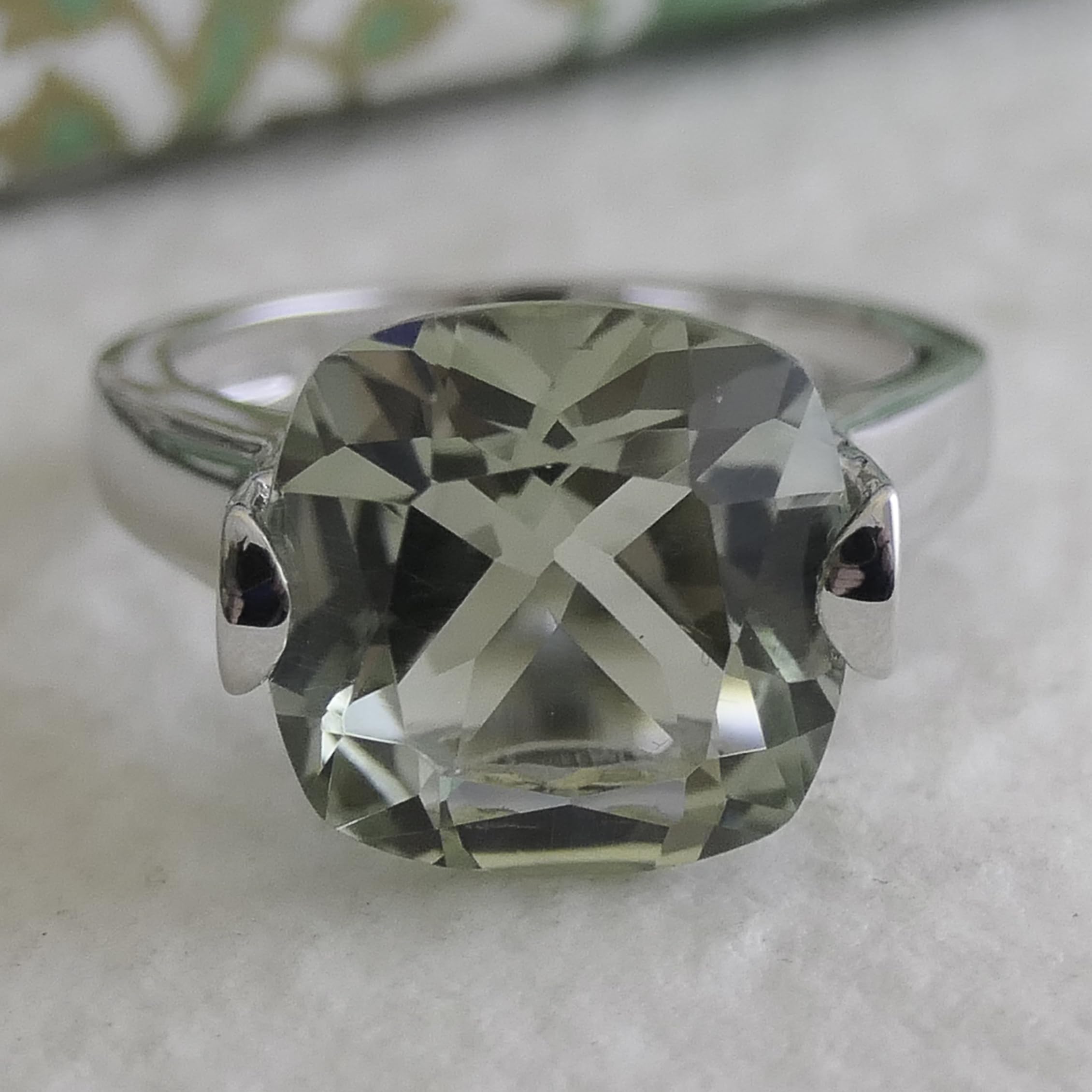 Anillo de amatista verde con corte cojín - Joyería de plata de ley 925 - Elegante anillo de cóctel con piedra preciosa facetada