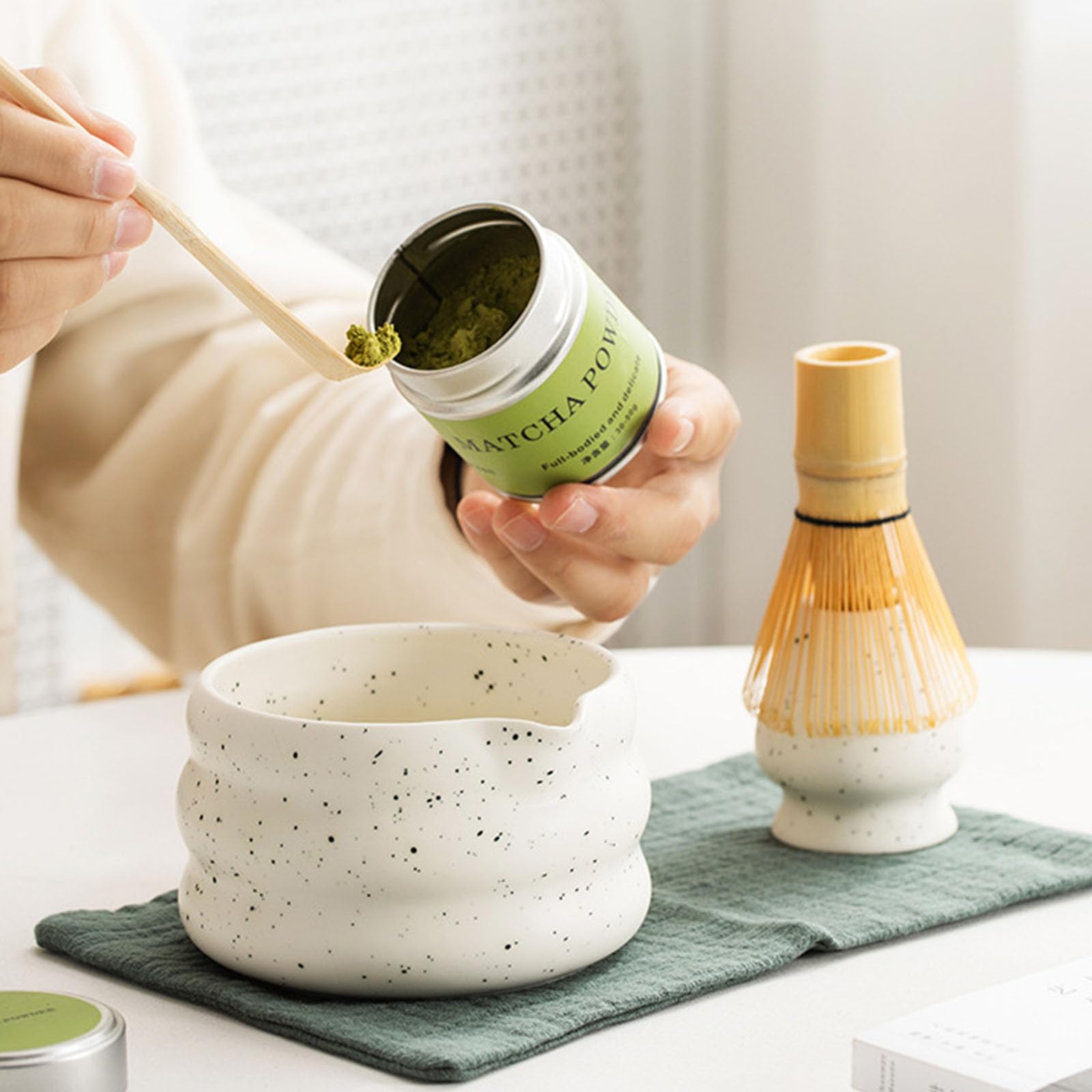 Colcolo 2-Teilige Matcha-Schüssel, Handgefertigt für die Matcha-Zeremonie, mit Schneebesenhalter und Ausgießer, Liefert Schneebesen-Teeschale, Japanische Matcha-Schüssel für Anfänger, HellgrünWeiß