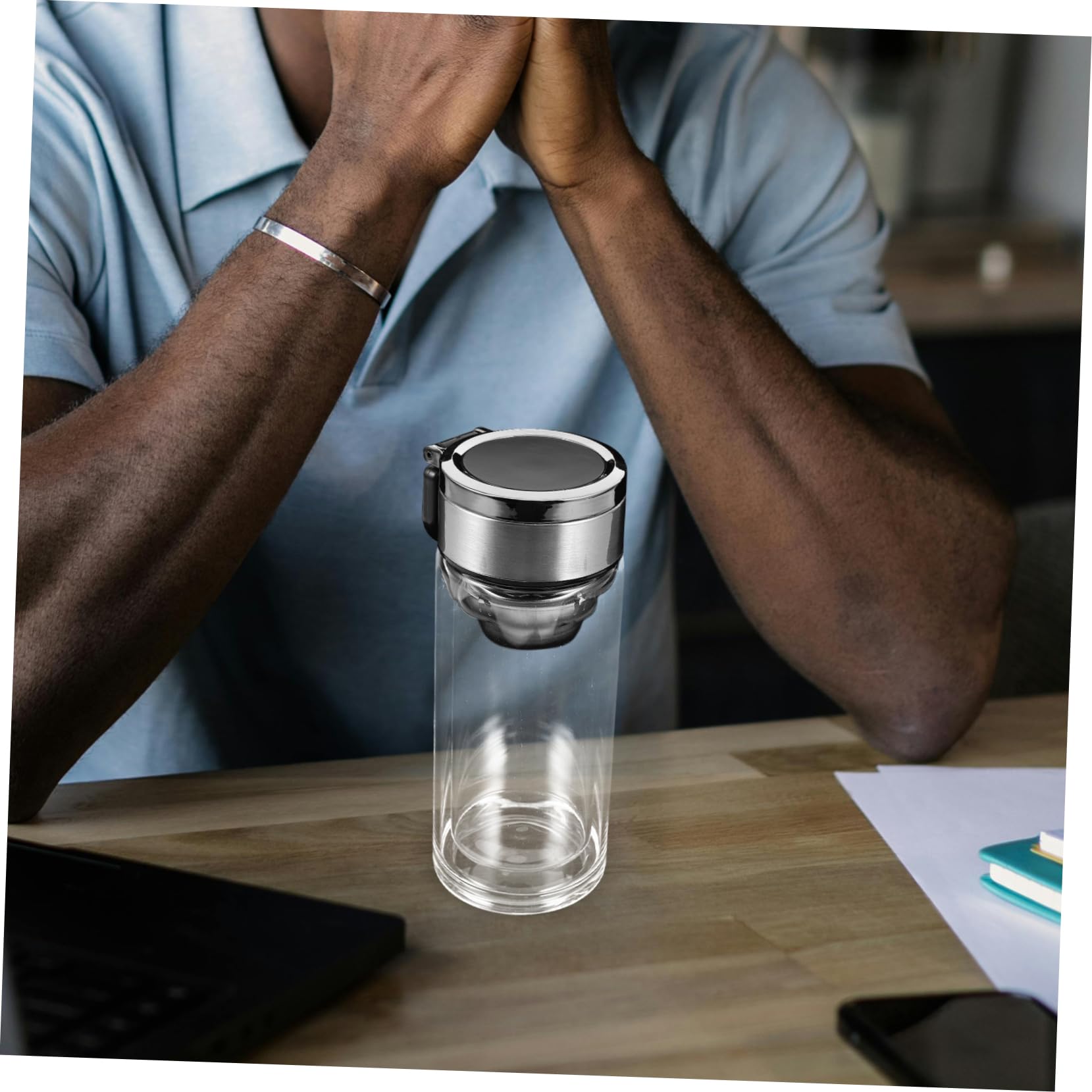 Luxshiny Doppelwandiger Glasbecher mit Henkel und Siebdeckel 240ml Teesiebbecher aus Glas für Büro und Unterwegs Tea Infuser Glass
