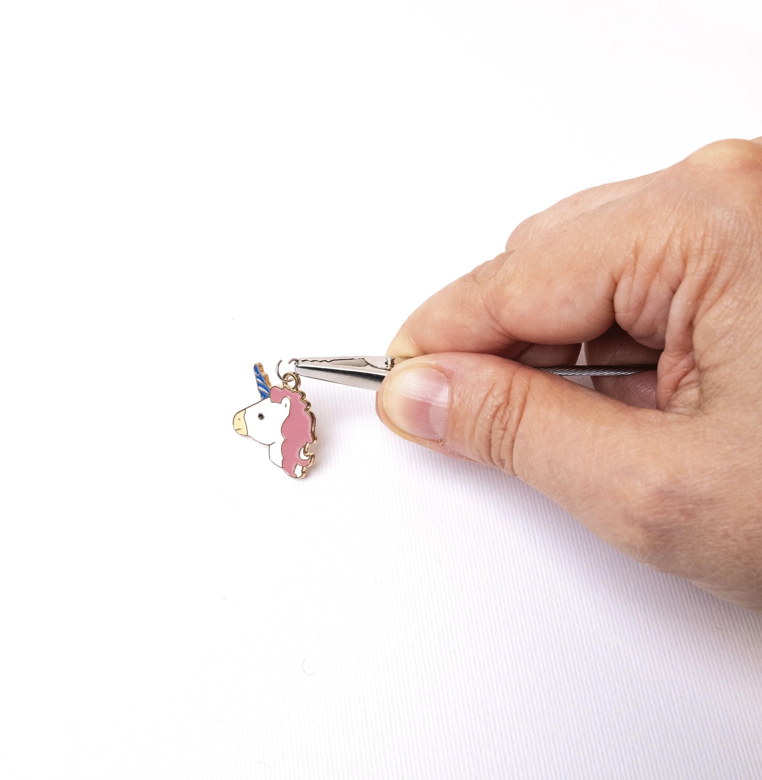 Clementoni Crazy Chic - My Unicorn Bracelets, Giochi Creativi per Bambini 7+ Anni, Kit Braccialetti Fai da Te Bambina, con Charm a Forma di Unicorno e Arcobaleno, Idea Regalo Creativo, 18792