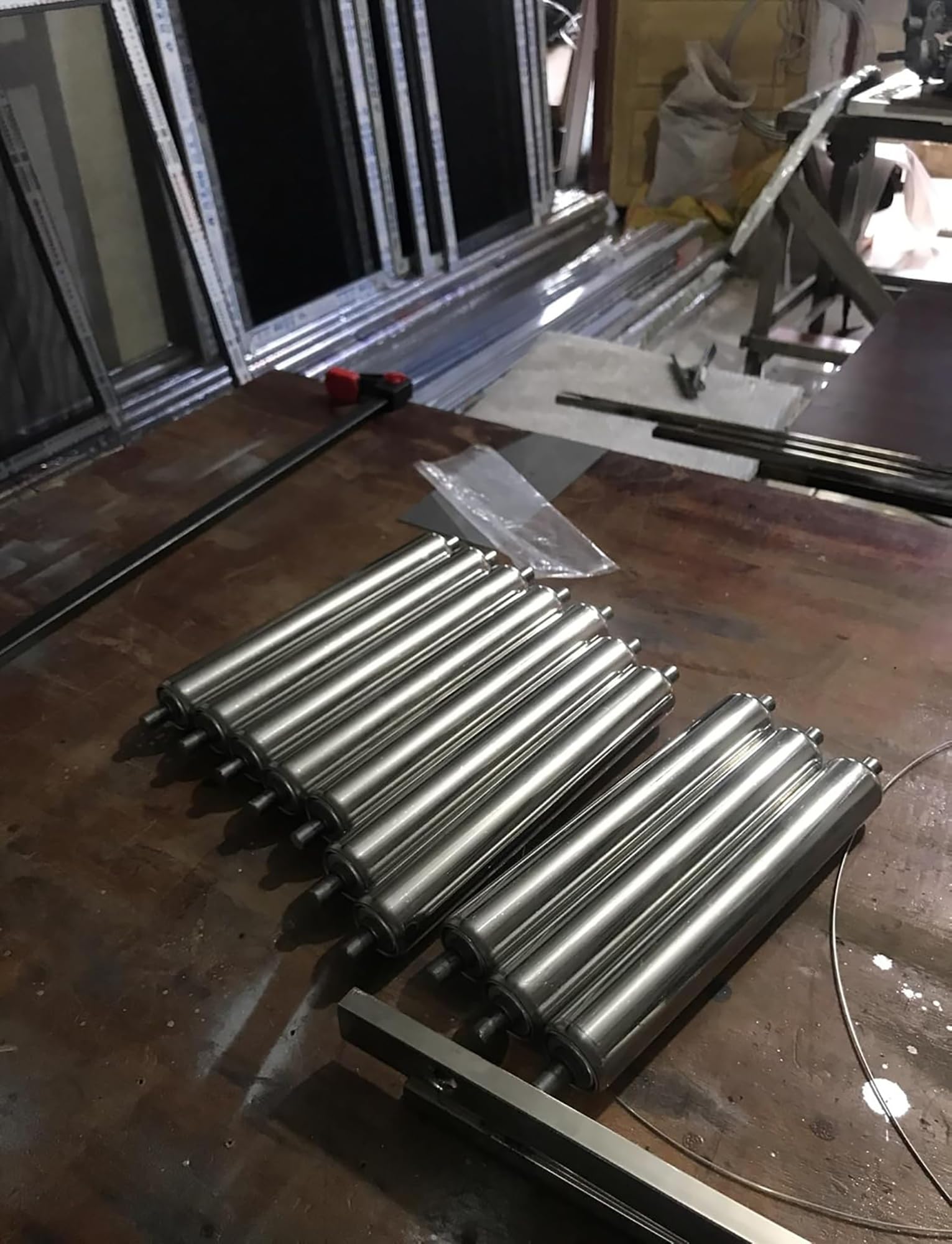 Zestaw rolek do kosiarki ze stali nierdzewnej, 25 mm, sprężynowe rolki przekładniowe, 700 mm, do sprzętu do obróbki drewna i ogrodu, 4 szt