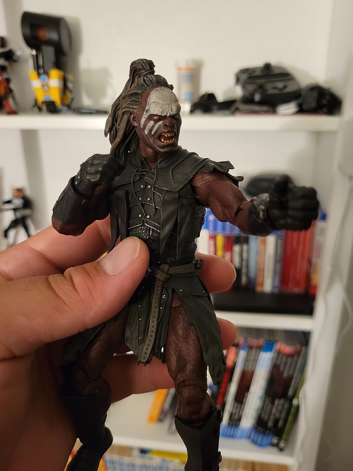 Buy DIAMOND SELECT TOYS The Lord of The Rings: Lurtz Action Figure ...
