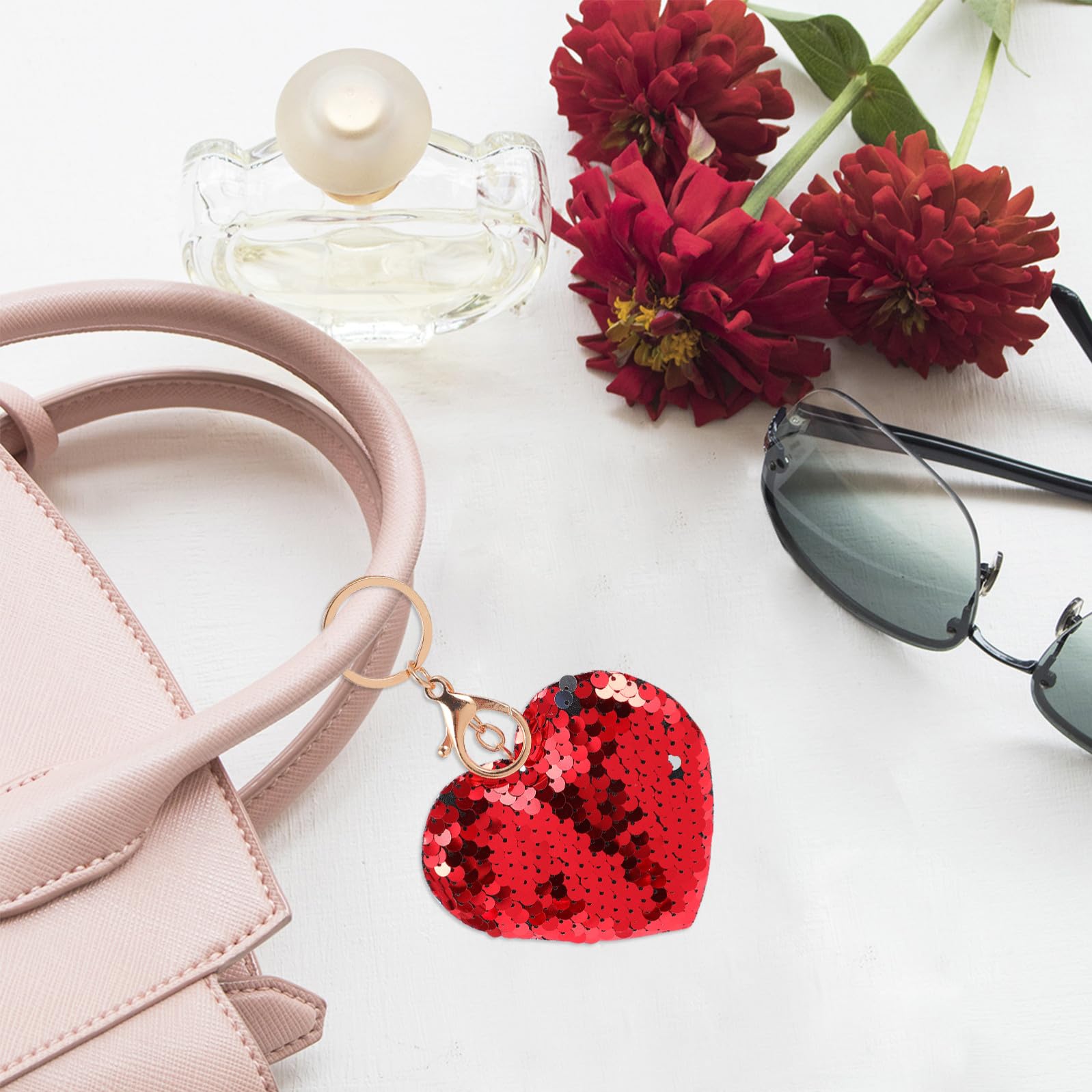 TOYANDONA Portachiavi Forma di Cuore Paillettes Scintillanti Rosse, 24 Pezzi in Lega e Plastica, Portachiavi per Uso Quotidiano e Chiavi Auto, Regalo Originale per San