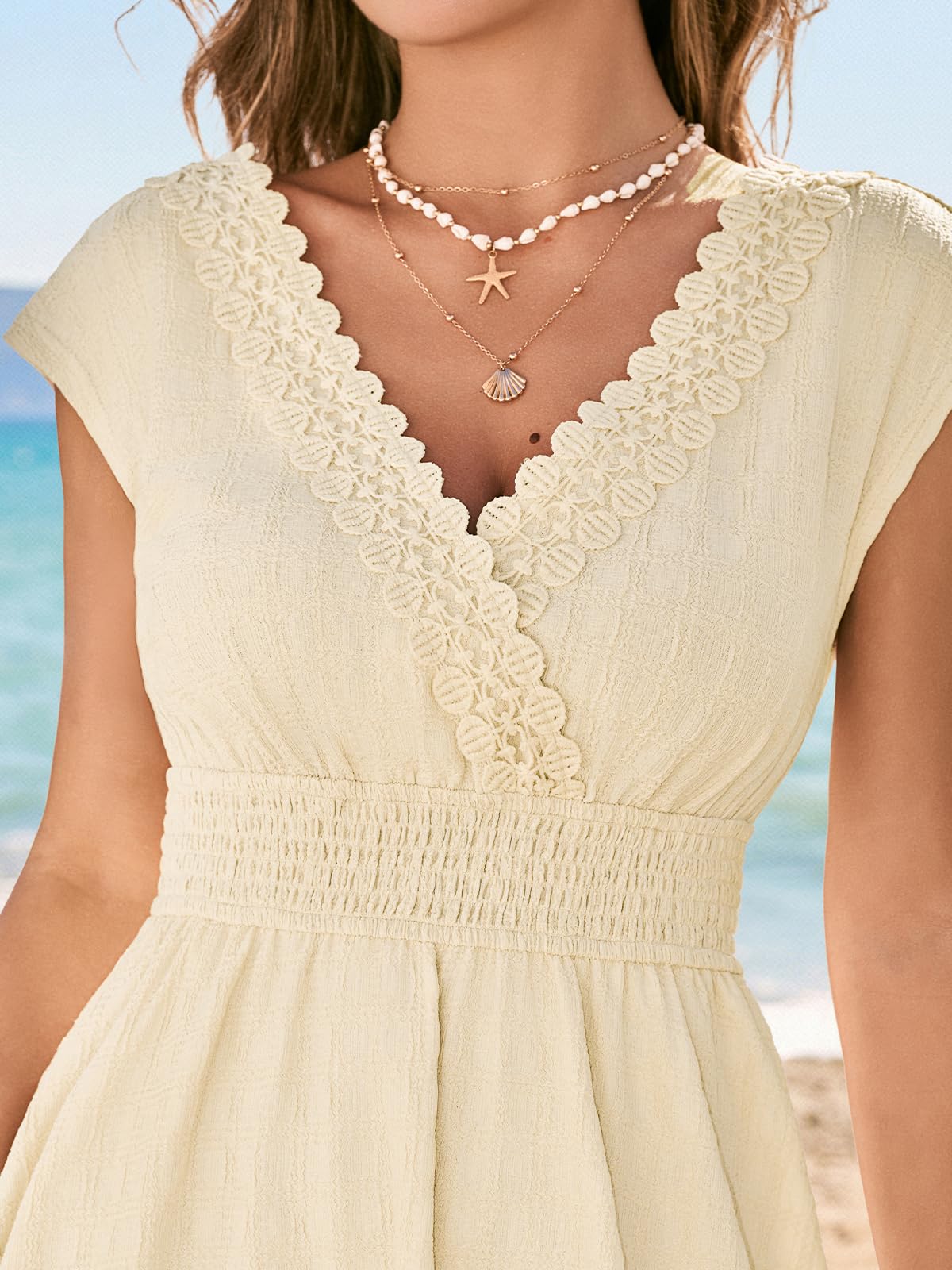 CUPSHE Damen Sommerkleid Spitzen V-Ausschnitt Minikleid Gesmokt Ärmellos Freizeitkleid A-Linie Strandkleid