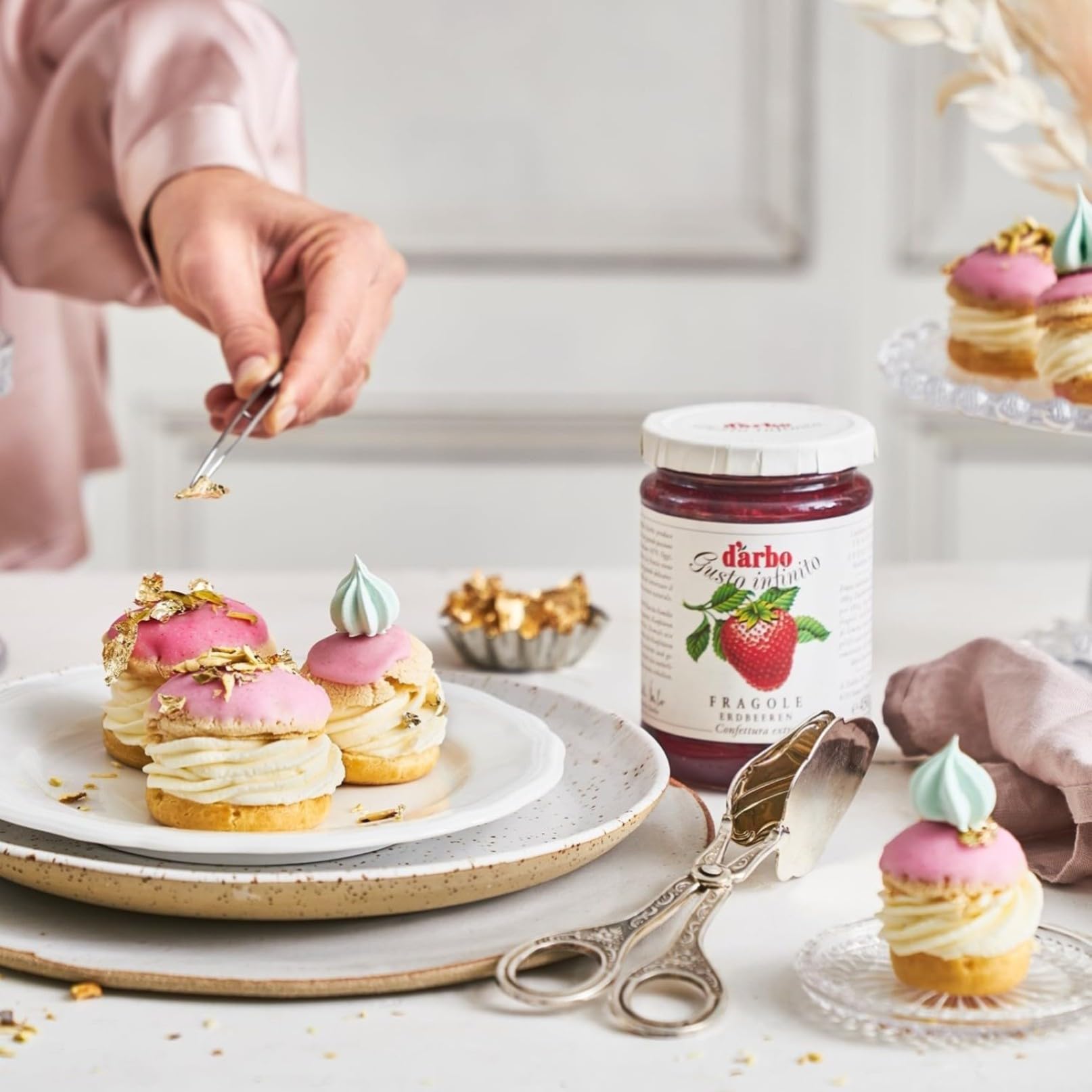 Darbo, Confetture Extra di Fragole, Marmellata con Frutta di Alta Qualità, Ideale per la Colazione, Senza Conservanti e Senza Glutine, Formato Convenienza, Confezione da 6 Vasetti da 450 g