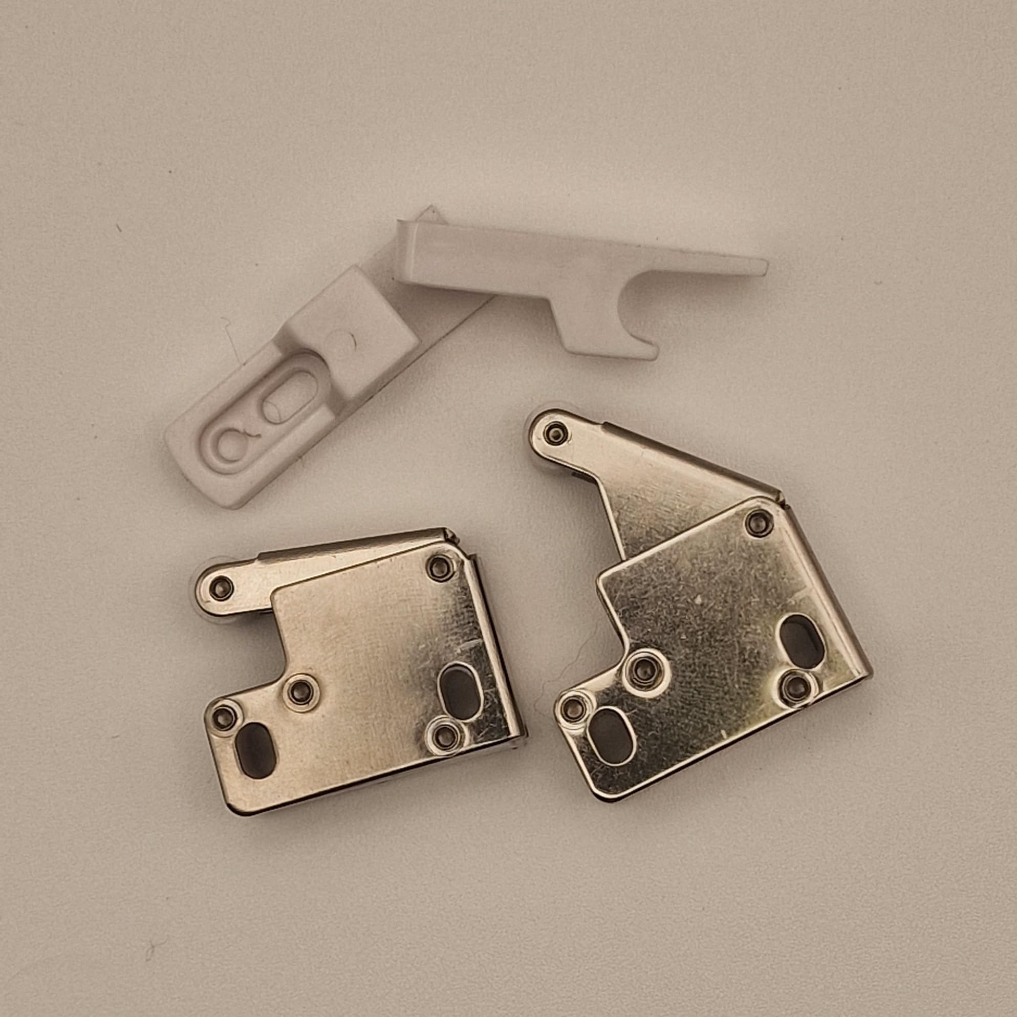 Kit Completo Push Pull per Botole Ispezione, Mini Latch L001C + Clip a Gancio ABS, Meccanismo Apertura a Pressione Senza Maniglia, Telaio Cartongesso Sportelli - 2 mini chiavistelli e 2 snap a gancio