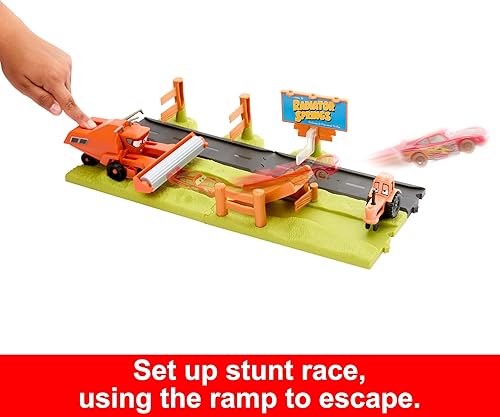 Miniatura 3 de Mattel Disney y Pixar Cars Playset con 3 vehículos de juguete y 2 formas de jugar, Frank Escape & Stunt Race Set incluye Lightning McQueen