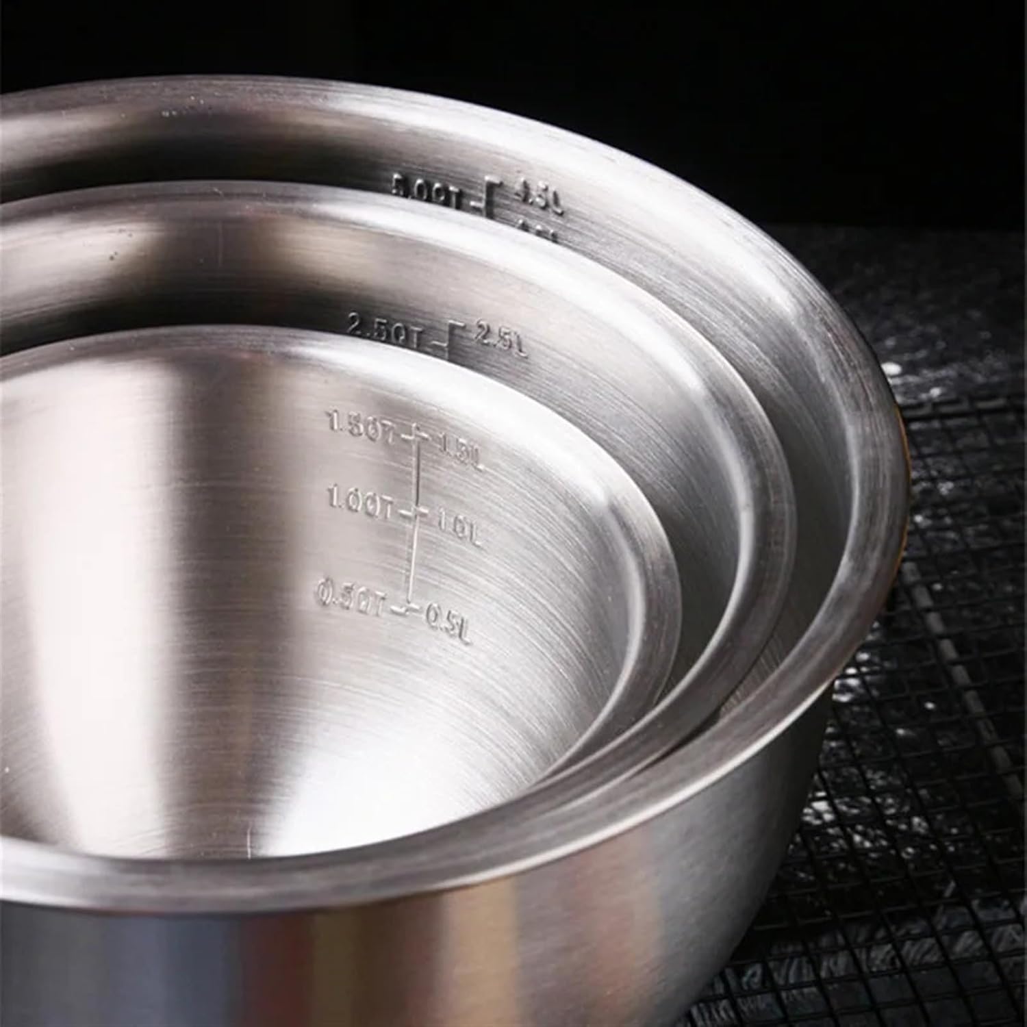 304 Stainless Steel Flour Egg Mixing Bowl Thickened Soup Salad Basin with Scale Baking for Cuisine Bowls Kitchen Tools(16cm)(20cm)
