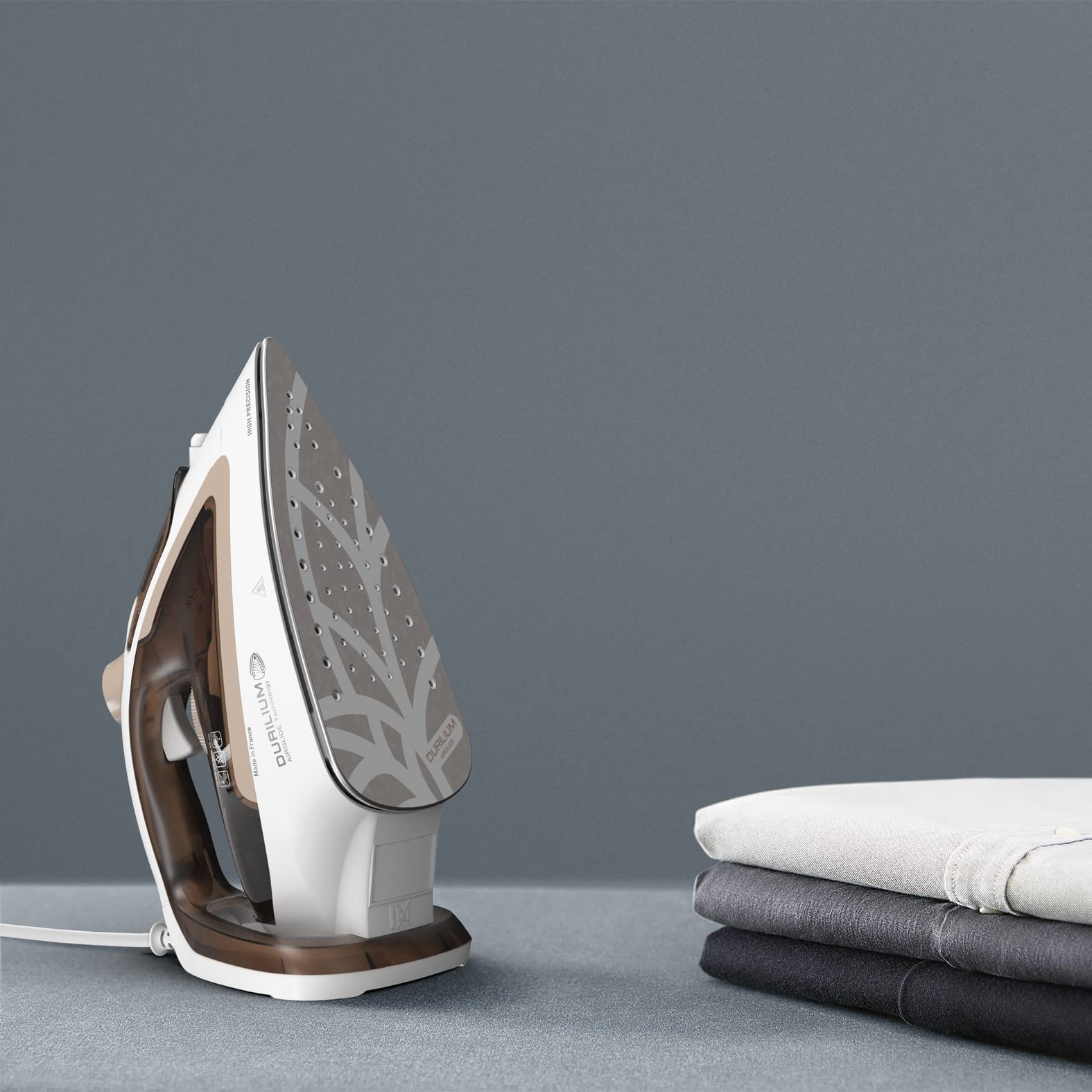 Tefal Easygliss Eco, Ferro a vapore, 2800 Watt, Colpo a Vaporen240 g/min, 88% riciclabile, Modalità Eco, Mocha/Bianco, FV5780