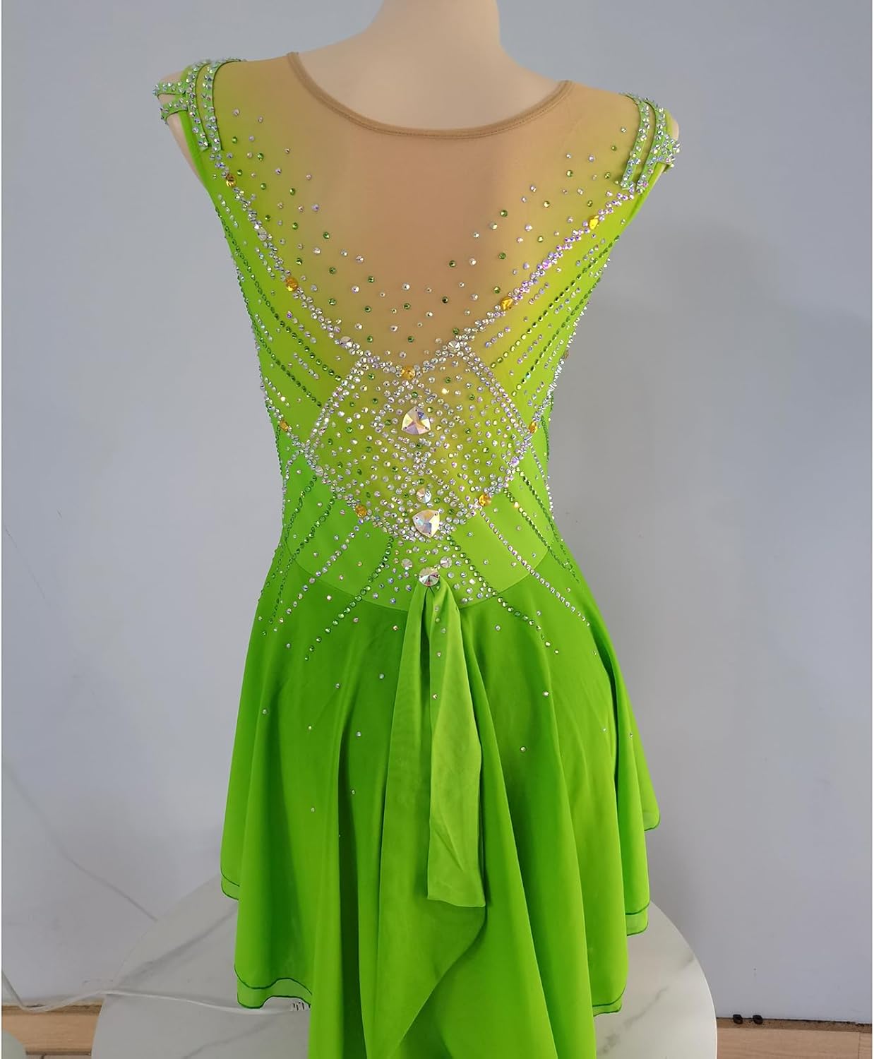 Green Sleeveless Figure Skating Dress for Competitions and Shows Elegant for Performance