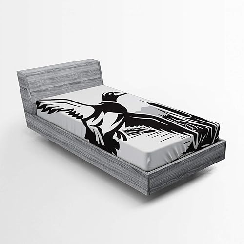 Ambesonne Sábana bajera ajustable de caza de patos, gráficos de computadora monocromáticos llamativos de un pato volador sobre el agua, ropa de cama