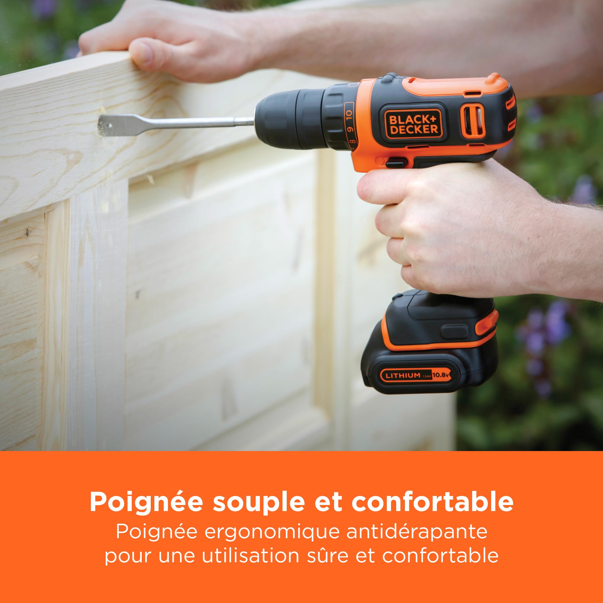 BLACK+DECKER Perceuse sans fil ultra-compacte avec lampe de travail LED, batterie Li-Ion 10,8 V et chargeur, BDCDD12-QW