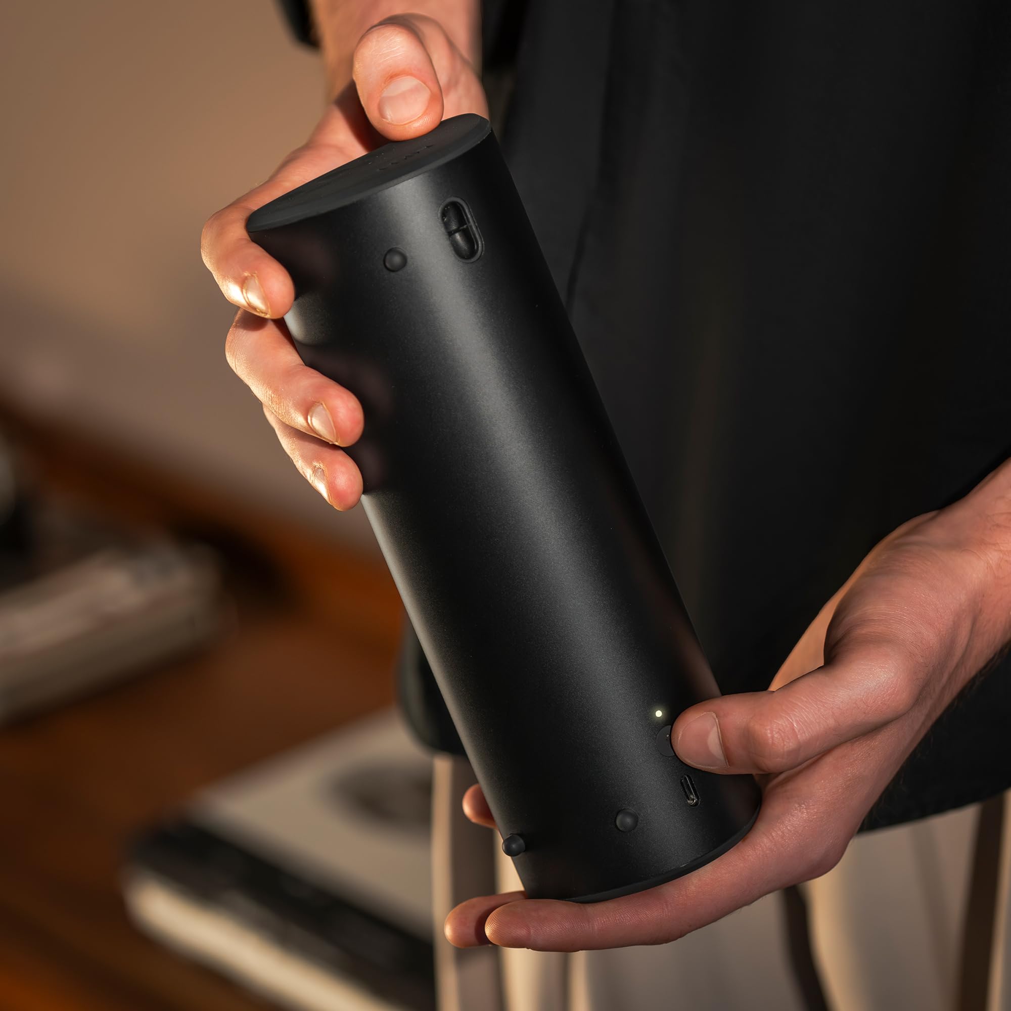 KEF Muo High-Fidelity Premium tragbarer Bluetooth-Lautsprecher, Midnight Black | Bluetooth 5.4 aptX Adaptive | USB-C | IP67 wasserdicht | 24 Std. Wiedergabezeit | für zu Hause, draußen und unterwegs