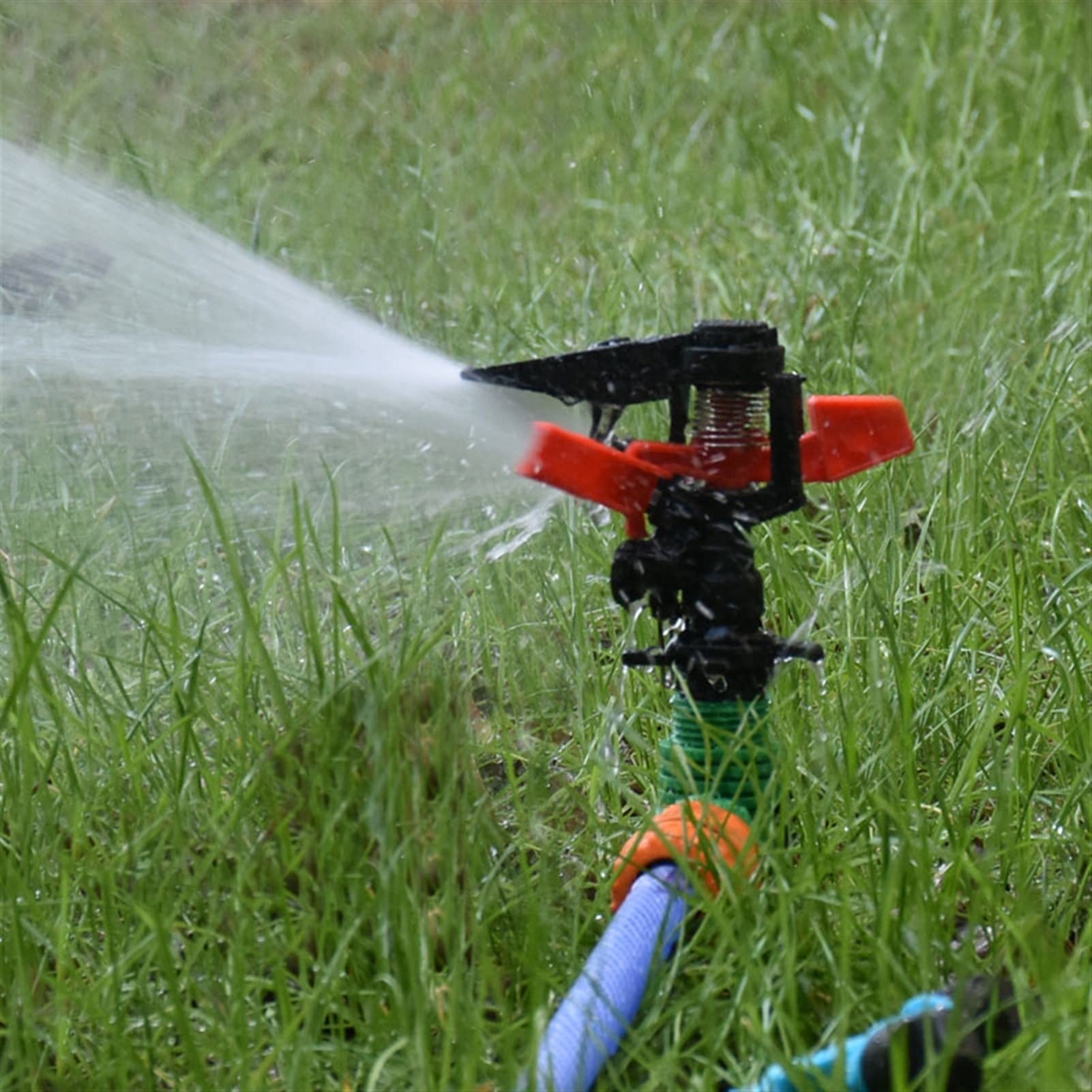 Verstellbarer Rasensprenger für den Garten mit rotierender Düse Rotierender Wassersprinkler Wippdüsen Bewässerungssystem für Gartengewächshäuser (Color : 1I2 Hose)