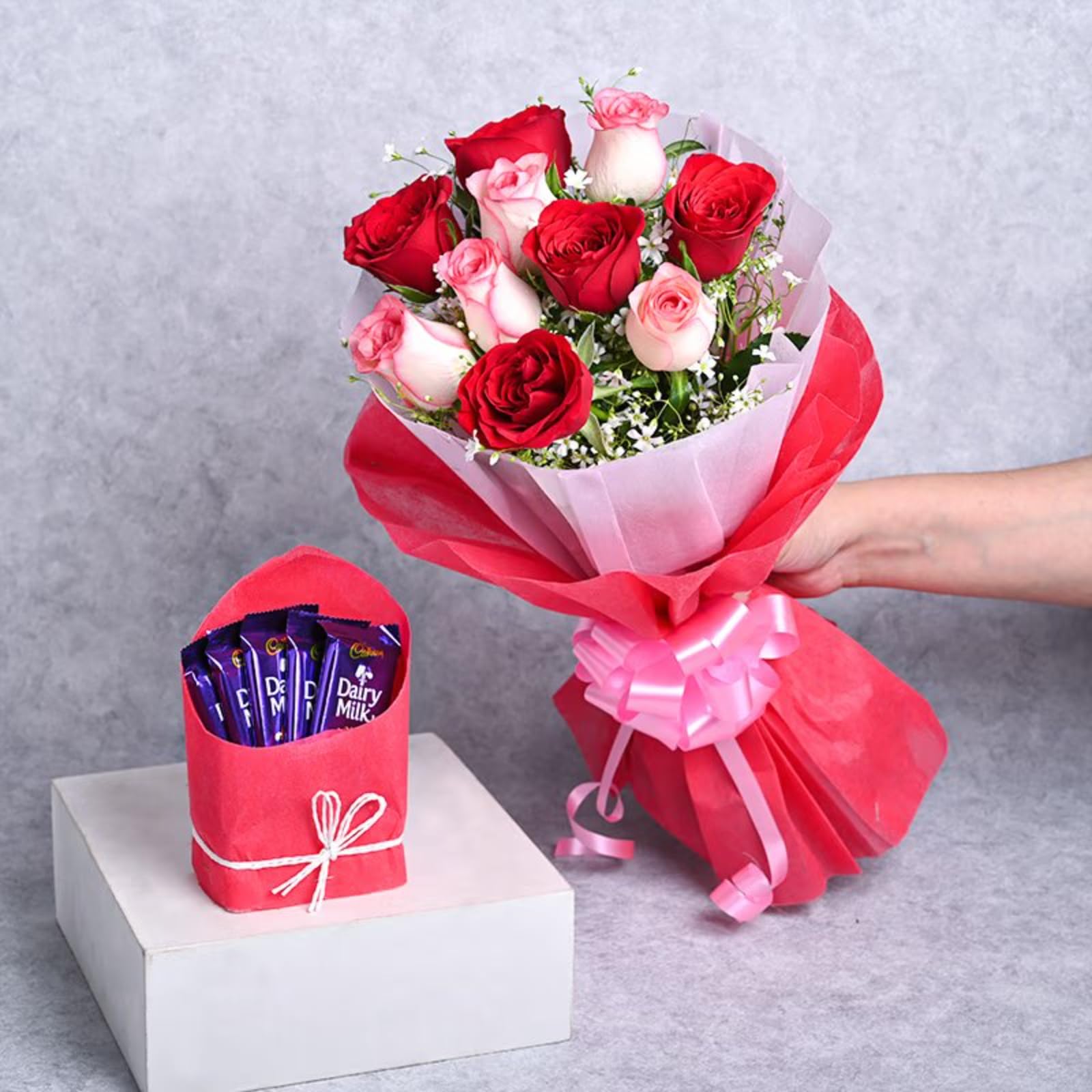 "FlowerAura Decorative Fresh Live 10 Red & Pink Roses Flower Bouquet With 5 Chocolates For Valentines Day Gift, Birthday Gift, Anniversary Gift, Mothers Day Gift (Same Day Delivery)" (B0DF77LG1W) Amazon Price History, Amazon Price Tracker