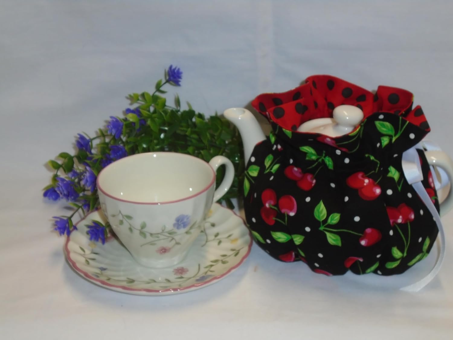 Reversible Cherries Tea Cozy (2-Cup)