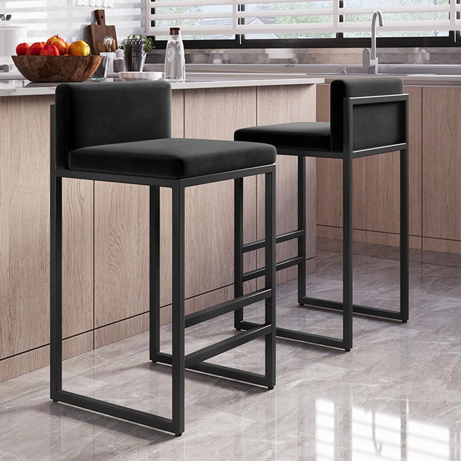 Tabouret de bar confortable en velours avec dossier pour corriger la posture autour de l'îlot