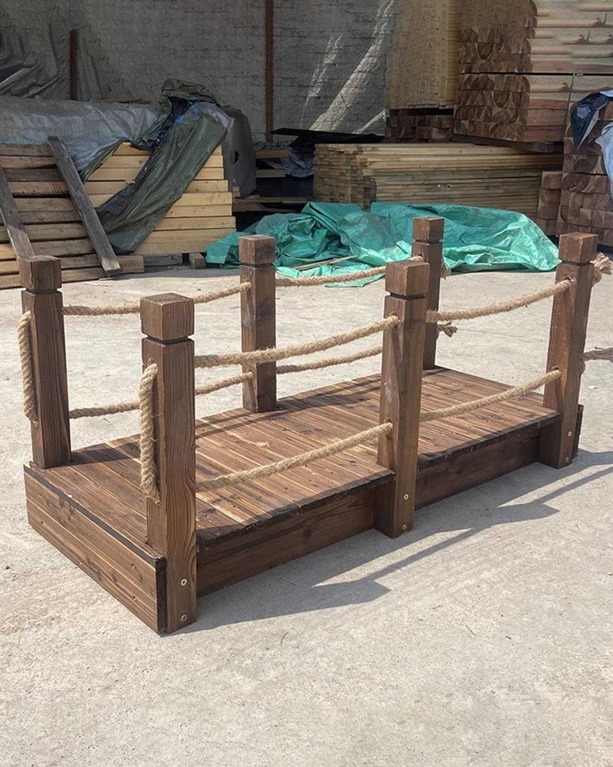 Ponte per laghetto per esterni, decorazione da giardino in legno, ponte carbonizzato per prato, patio e sentiero del capanno