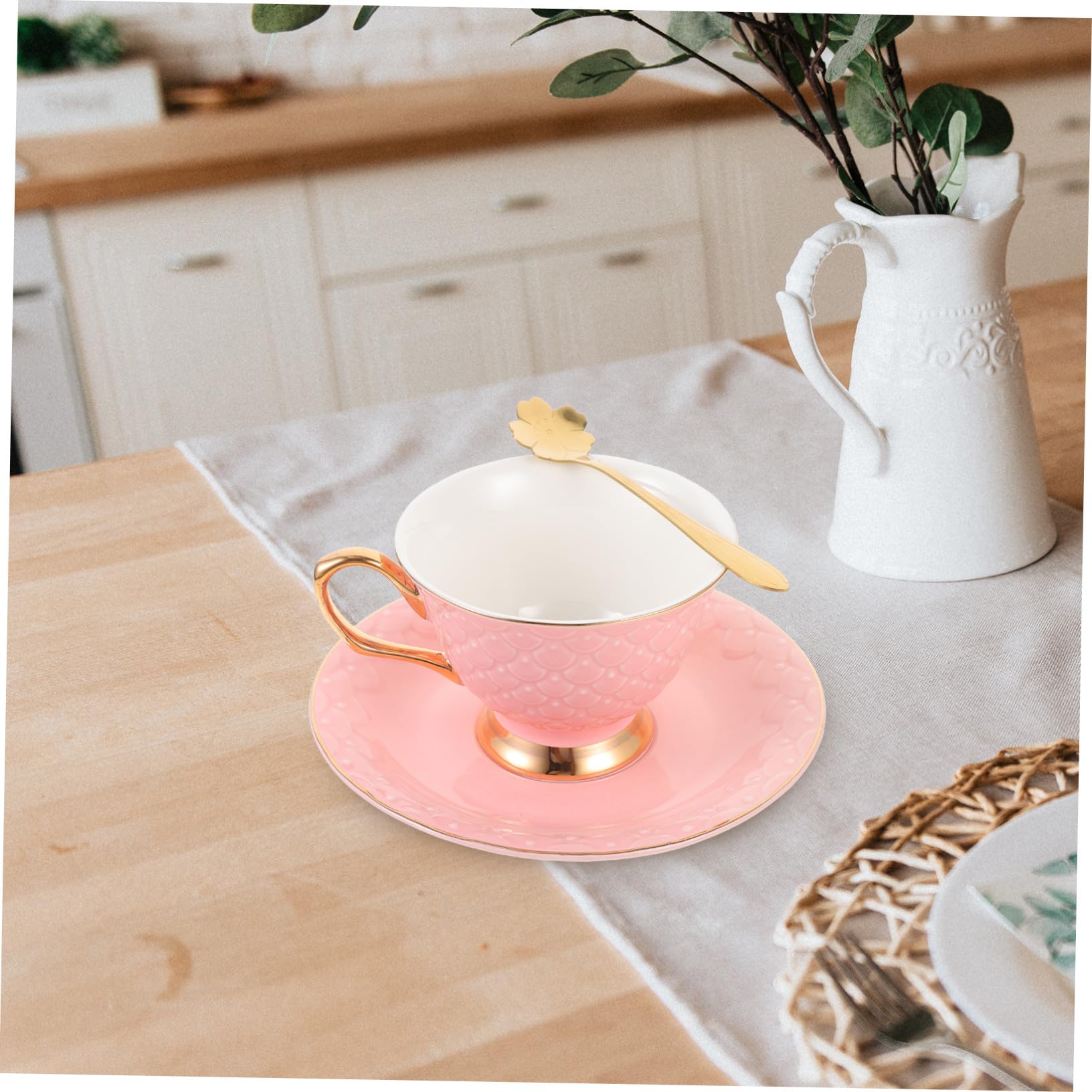 Taza de Café con Platillo de Cerámica, Juego de 1 Pieza Rosa | Incluye Cuchara, Estilo Europeo Sencillo, Líneas Decorativas y Uso Versátil para Café, Té, Leche o Chocolate