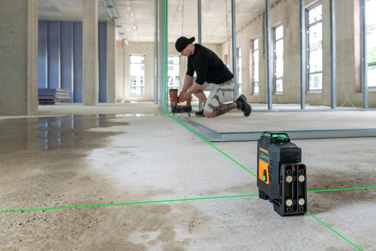 FLG 534640 Lot de 6 lasers laser multi-lignes 360° Vert dans une boîte à outils compacte avec de nombreux accessoires pour vos travaux d'aménagement intérieur