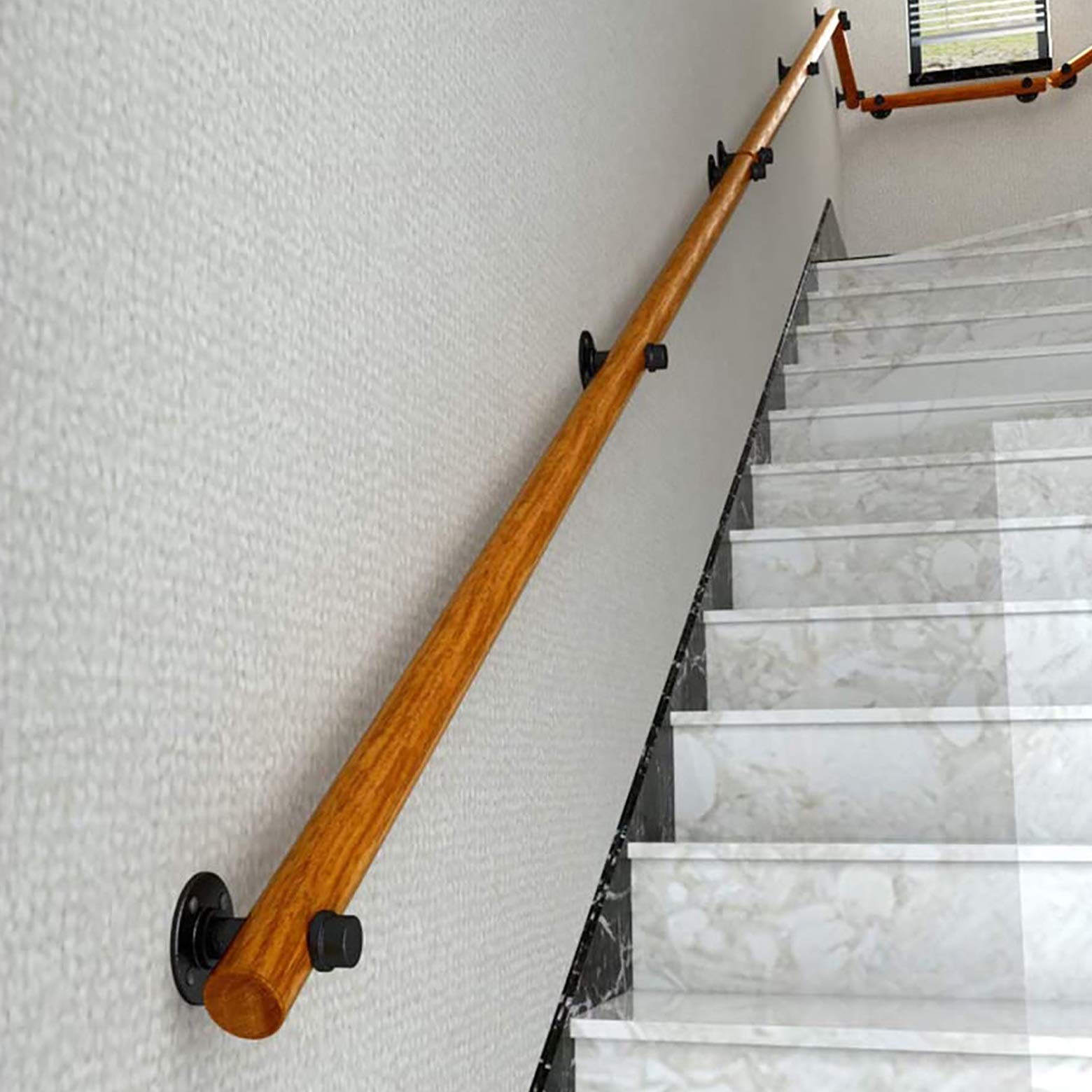 Main courante d'escalier en bois massif de pin pour une sécurité élégante