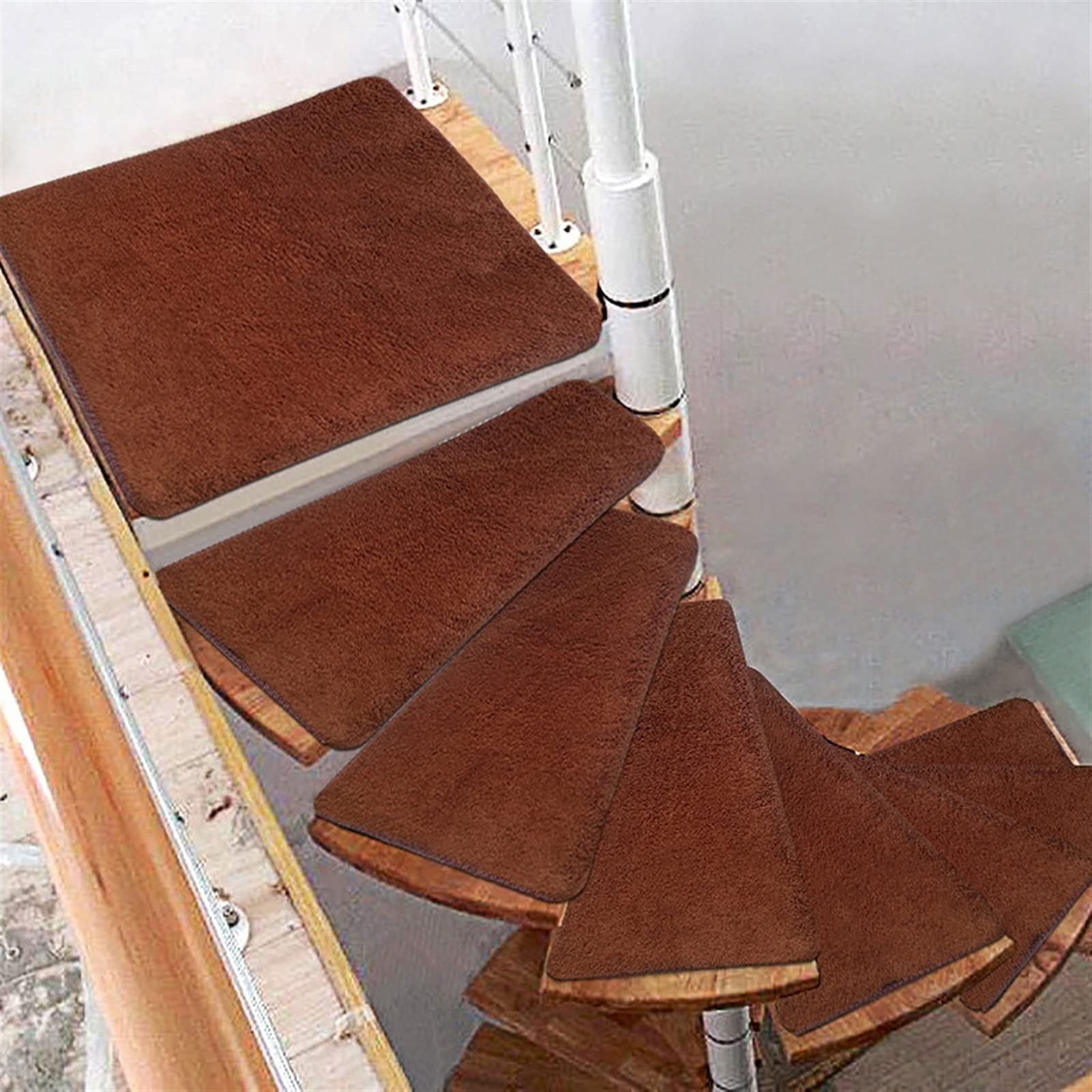 Rutschfeste Treppenmatte für gebogene Treppen, selbstklebende Spiral-Teppichmatte, drehbarer Stufenschutz, Teppich, links/rechts, 1 Stück Sicherheitspolster