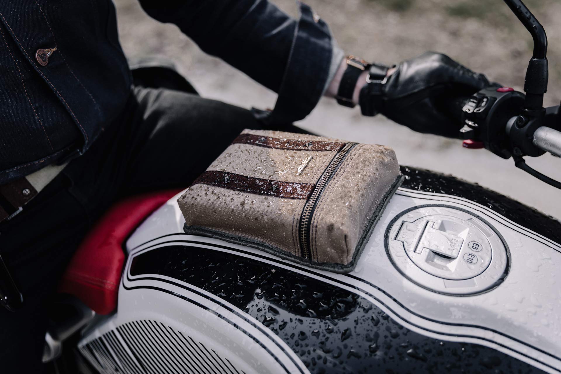 Tasche für Motorrad-Tank, magnetisch, Military – Vollnarbenleder, Vintage-Design & Veloursleder – wasserdicht & leicht – ergonomisch – langlebig