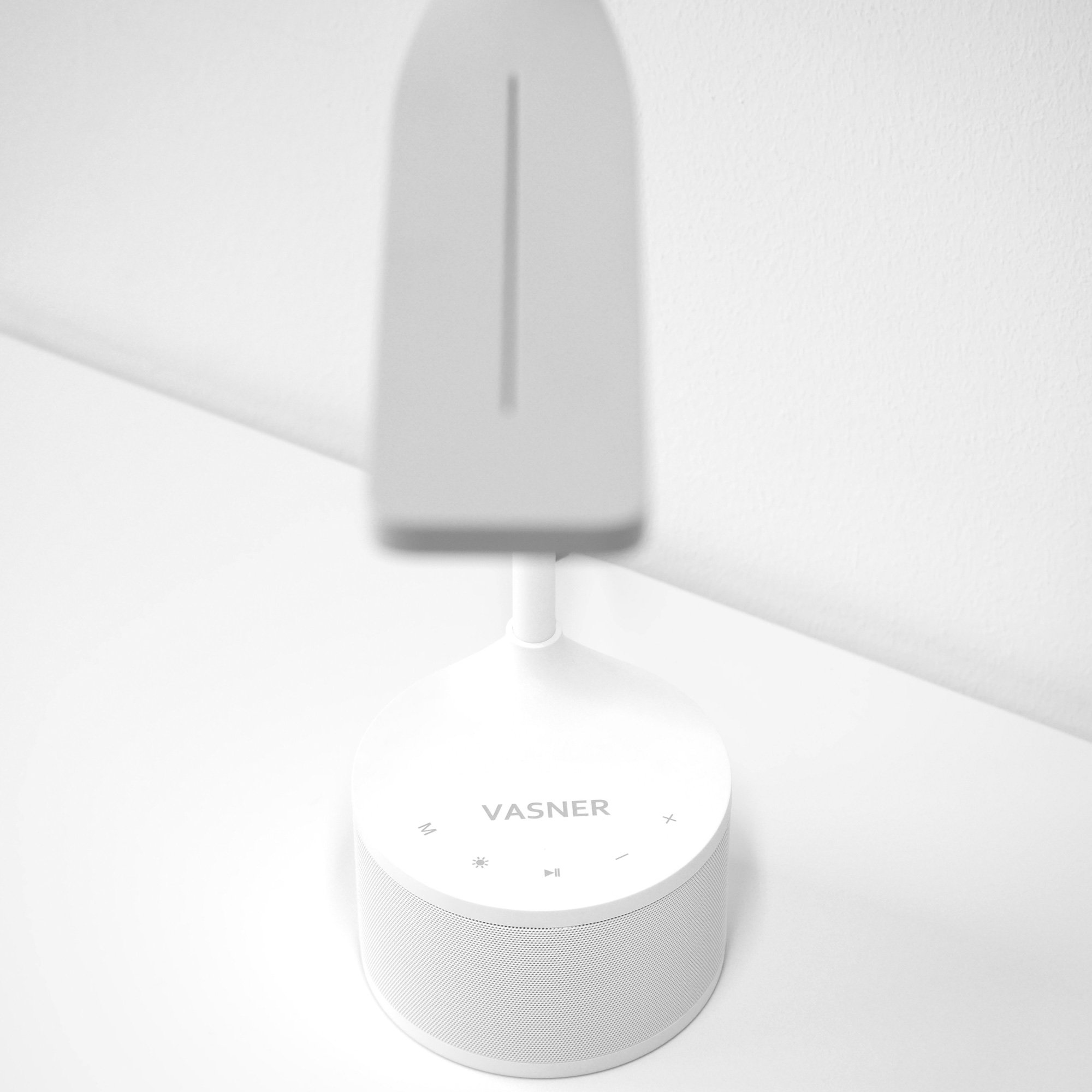 VASNER Lumbeat – Schreibtischlampe LED mit Musik Nachttischlampe dimmbar integrierter Lautsprecher USB Ladeport Bluetooth AUX 3 Lichtmodi Touch Bedienung weiß