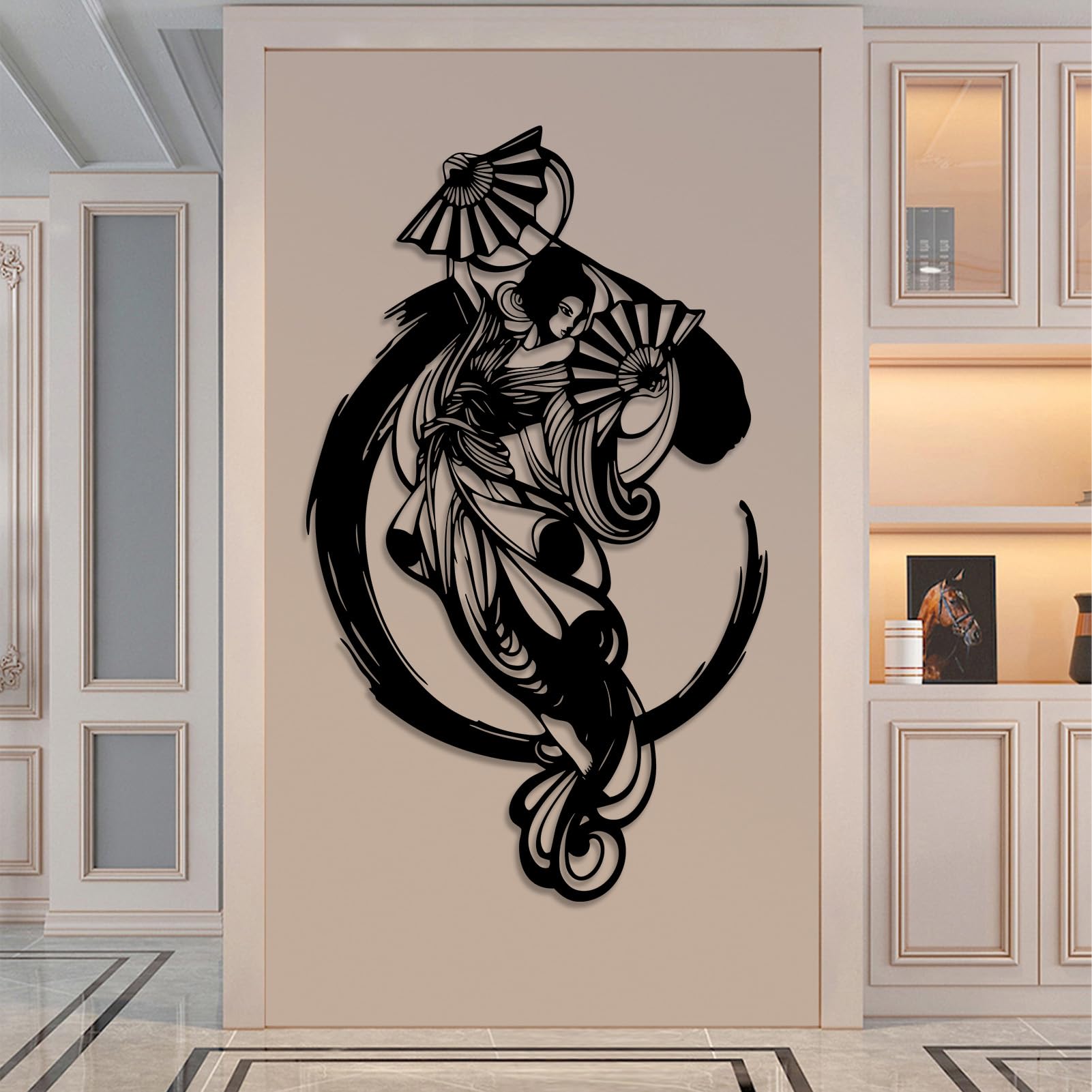 Gran Cuadro Abstracto de Metal con diseño de Mujer samurái, decoración Japonesa para Mujeres y Abanico para Sala de Estar o Dormitorio (Blanco, 105 x 62 cm).