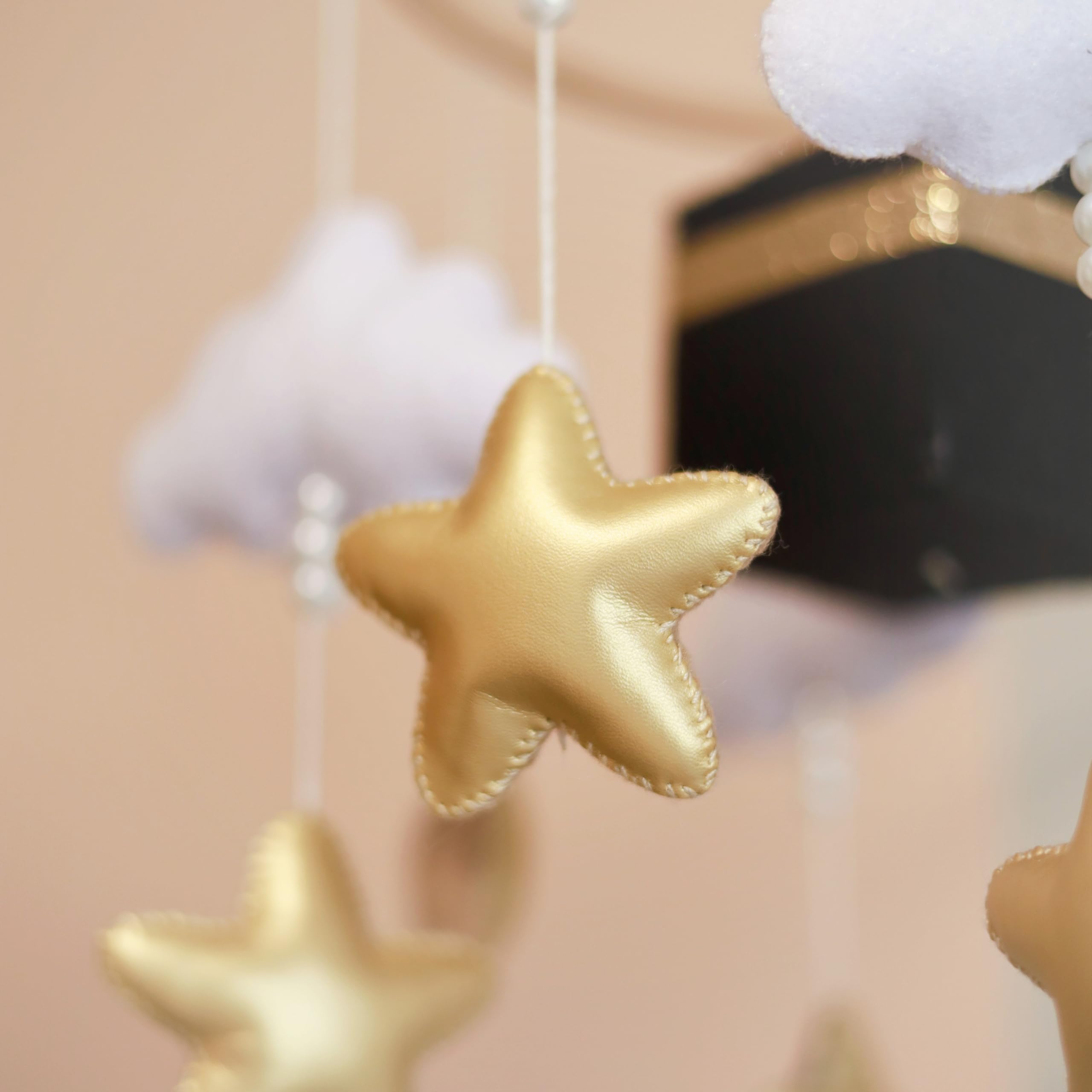 Mobile Musical Bébé avec Sourates du Coran & support – Accessoire pour Berceau ou Lit Bébé – Décoration de Chambre