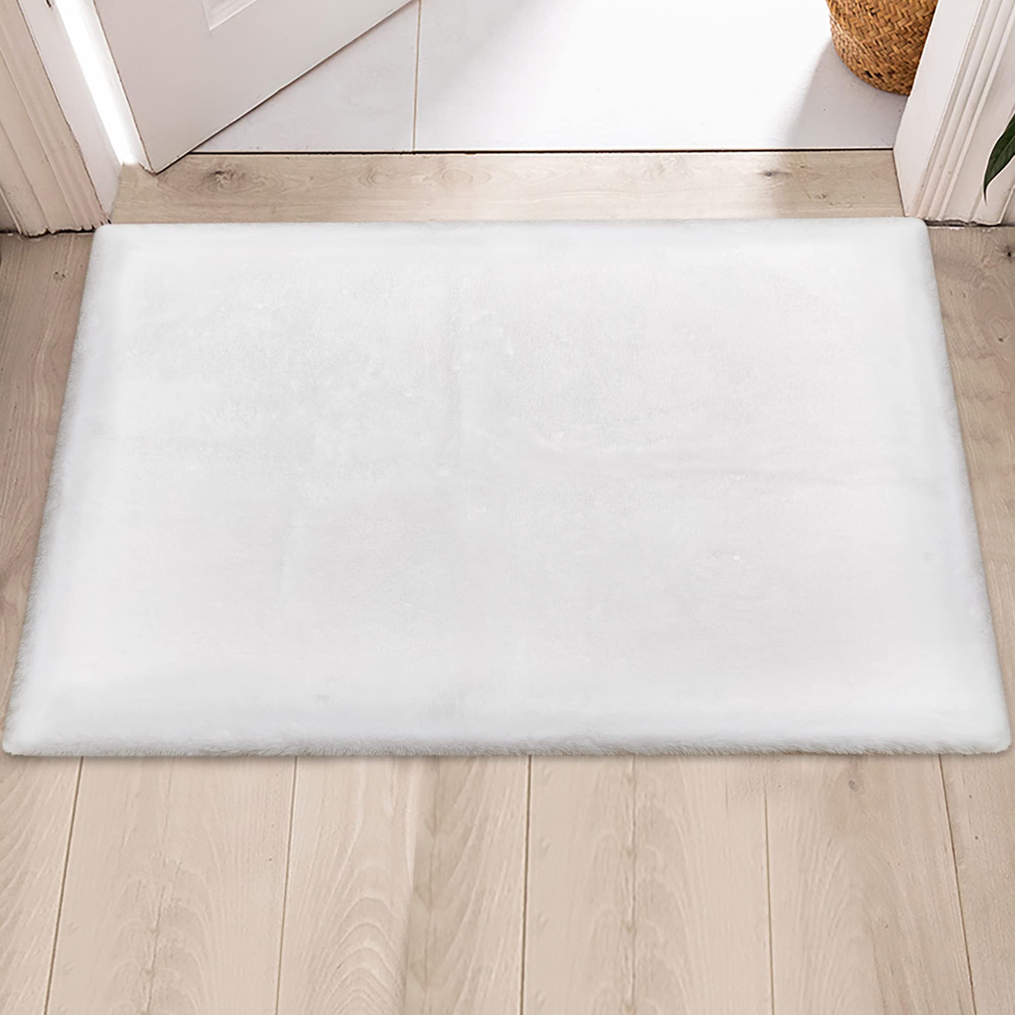 Tapis en fausse fourrure lapin 61x91 cm blanc pour chambre