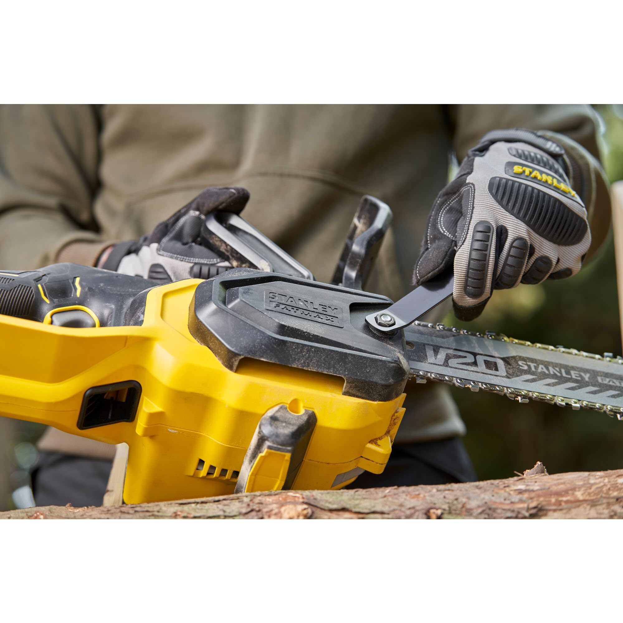 STANLEY FATMAX SFMCCS730M1-QW - Motosierra inalámbrica (18 V, longitud de la espada de 30 cm, motor sin escobillas, con 2 empuñaduras y protección de la mano, adecuada para trabajos de madera y jardín | Motor sin escobillas, Con 2 empuñaduras, Protección