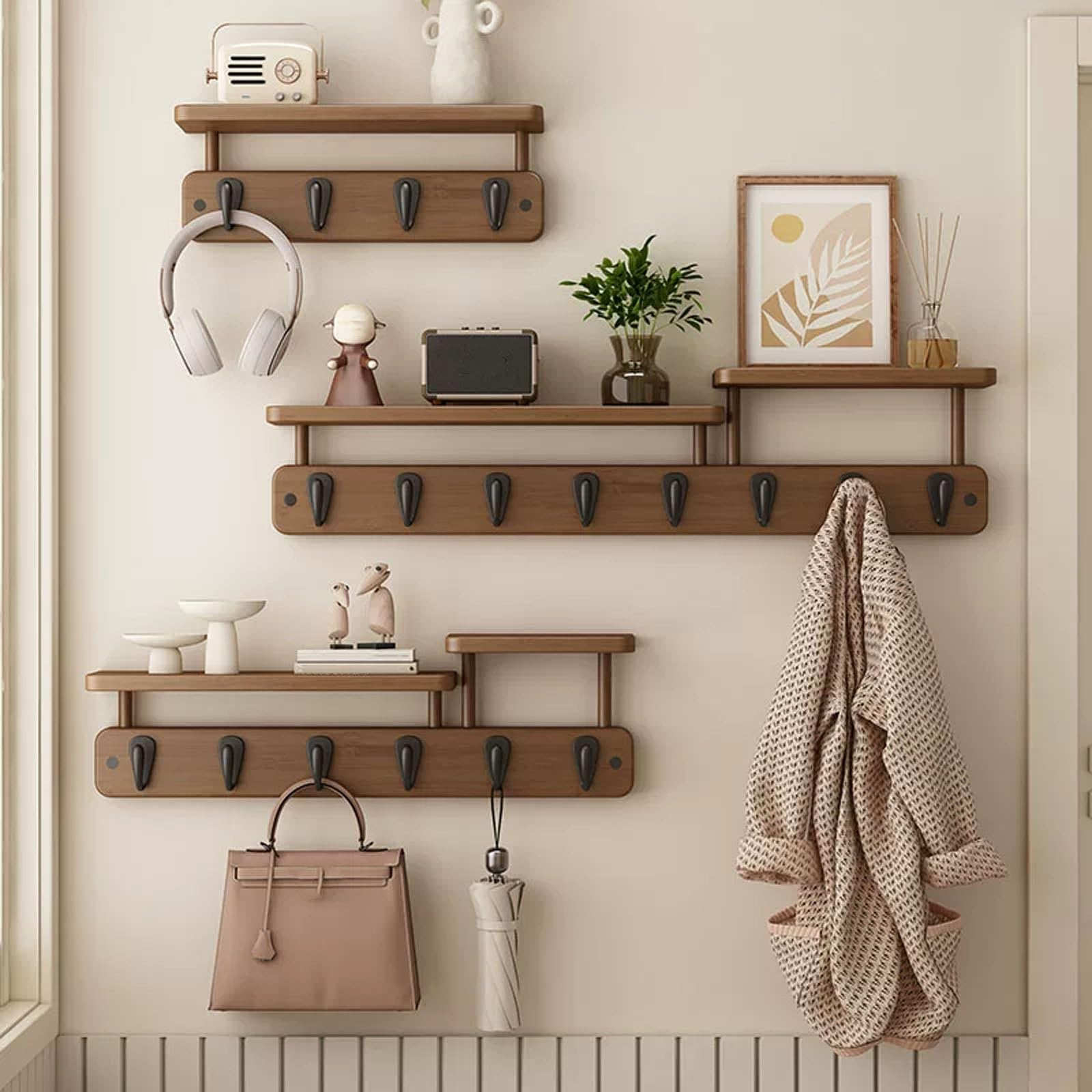 Porte manteau en bois ondulé à 2 niveaux pour optimiser votre entrée avec élégance