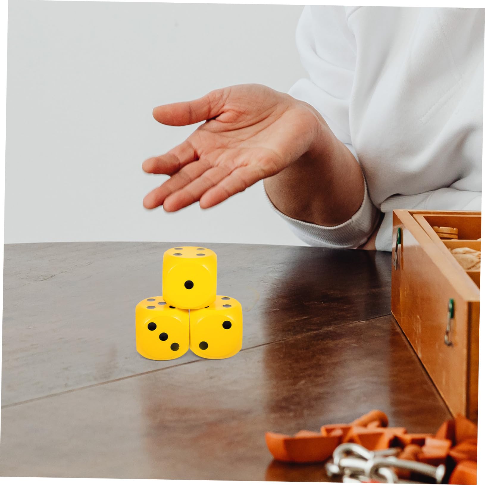 Hohopeti Dés en Bois Jaune 3 Pièces Légers et Portables Coins Arrondis pour Jeux de Société la Maison et Réunions Familiales