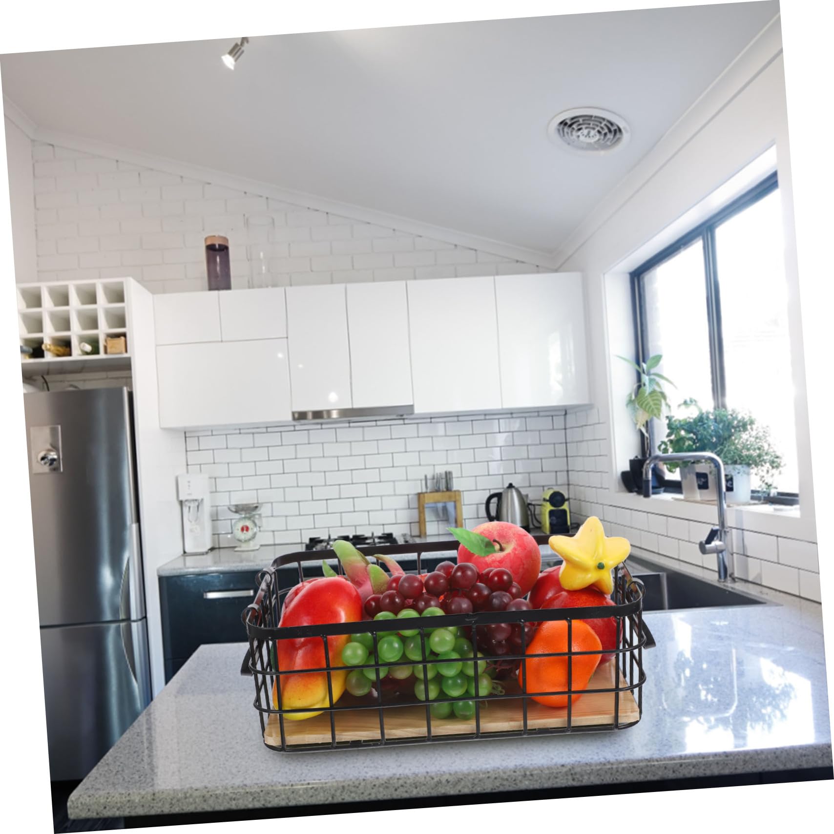 Cesta de Almacenamiento Metálica Pequeña con Asas Base de Madera Resistente y Apilable Organizador Multifuncional para Cocina y Baño Color Negro