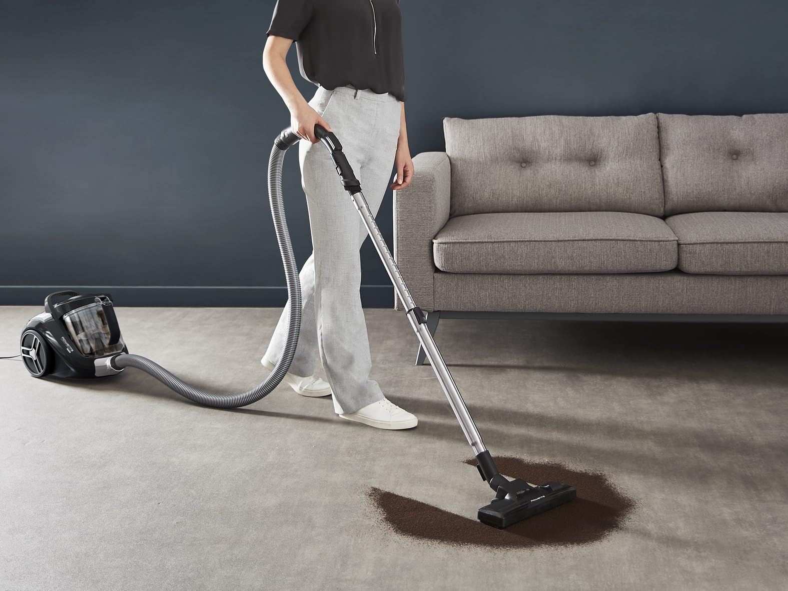 Rowenta Compact Power XXL - Aspiradora sin Bolsa compacta, Motor 900 W, filtración ciclónica 3 Niveles, depósito 2,5 L, Kit clásico + y diseño eficiente (Reacondicionado)