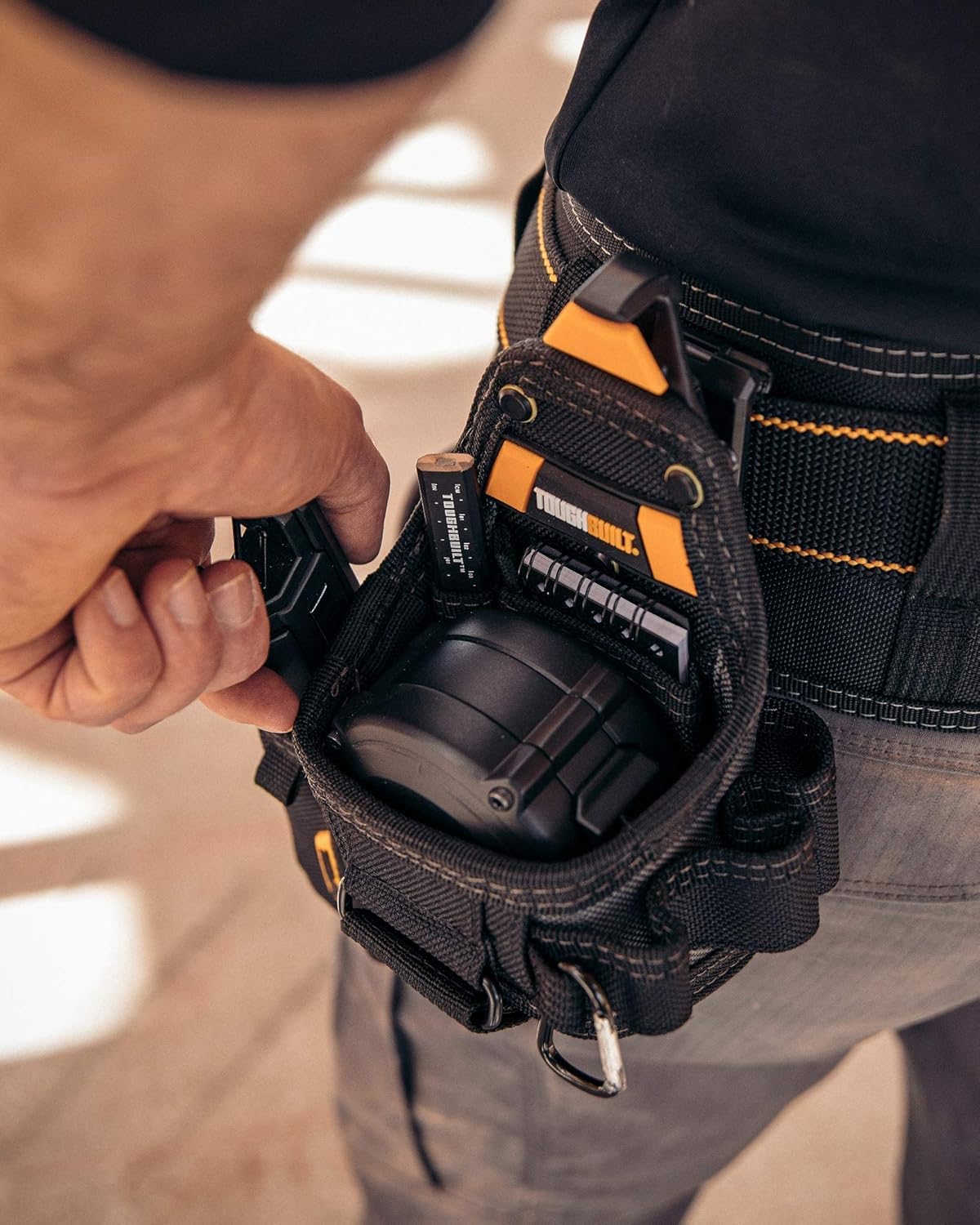 ToughBuilt – Ruban à mesurer/Pochette Tout Usage – Poches et Boucles, Construction Robuste à 6 Couches, moyeu breveté ClipTech ™