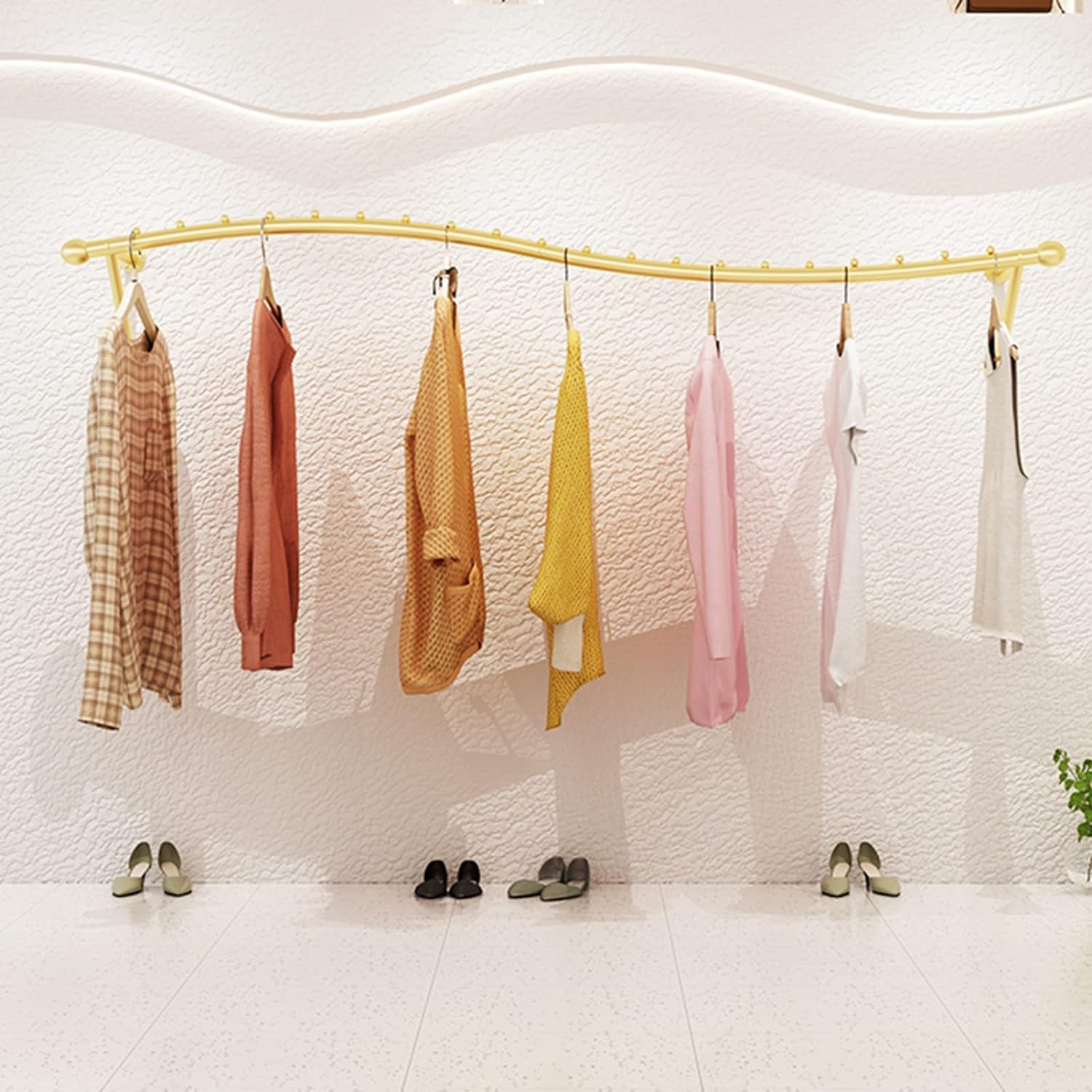 Tringle à vêtements industrielle haute résistance pour organiser votre dressing moderne